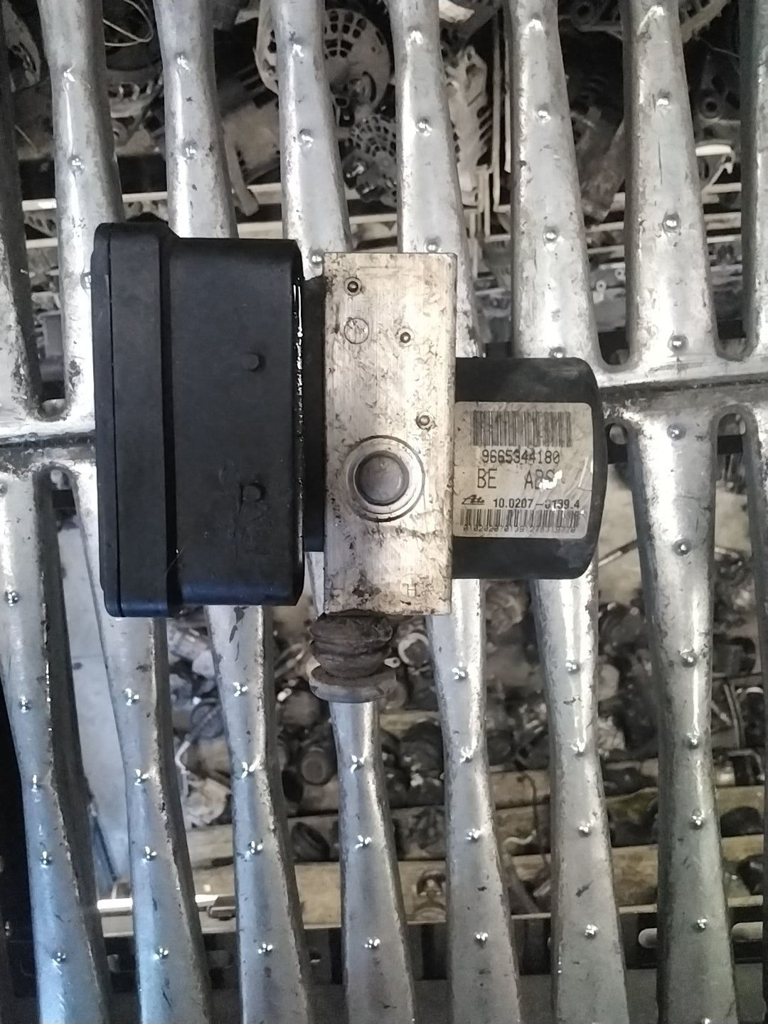 Pompa e centralina abs peugeot 207 anno 2010 codice 9665344180