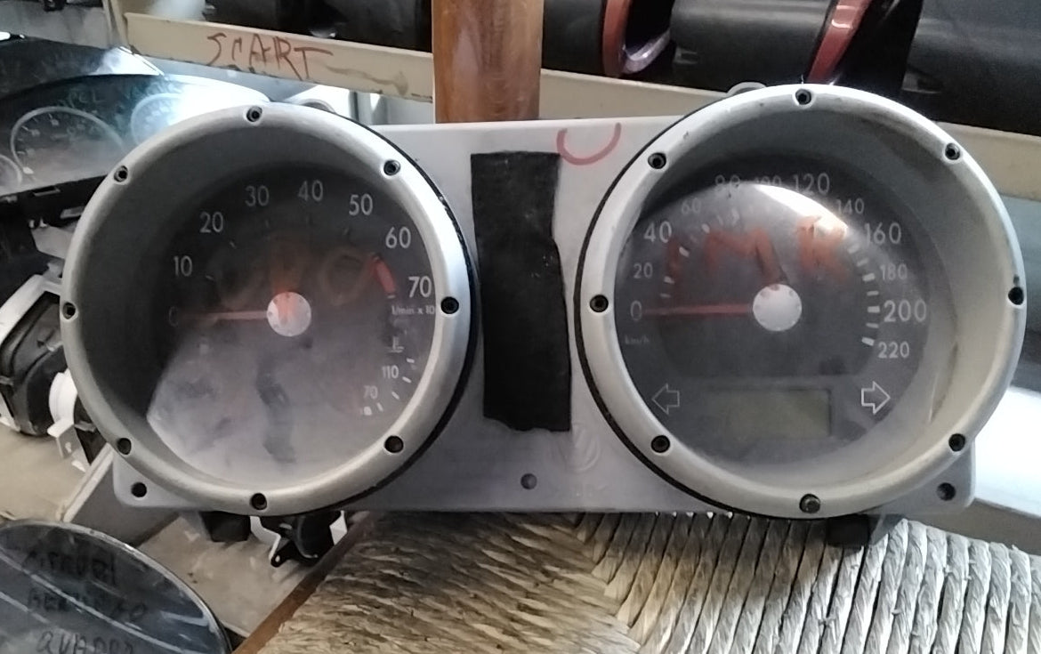quadro strumenti/contachilometri volkswagen lupo anno 2002 codice: 5220301800