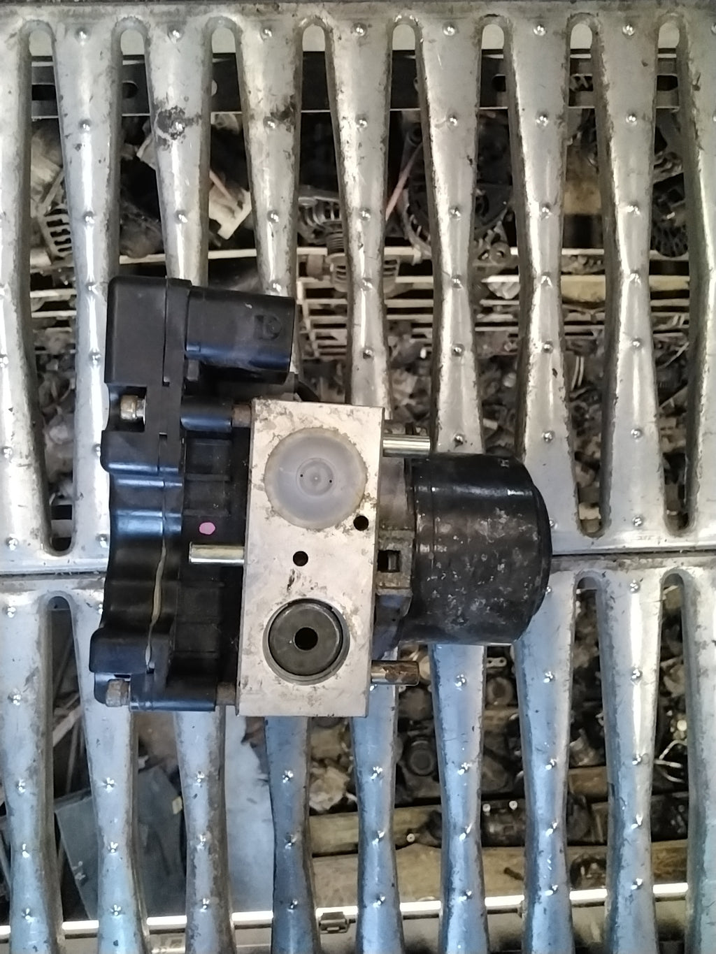 Centralina pompa abs Mitsubishi pajero codice 844402670