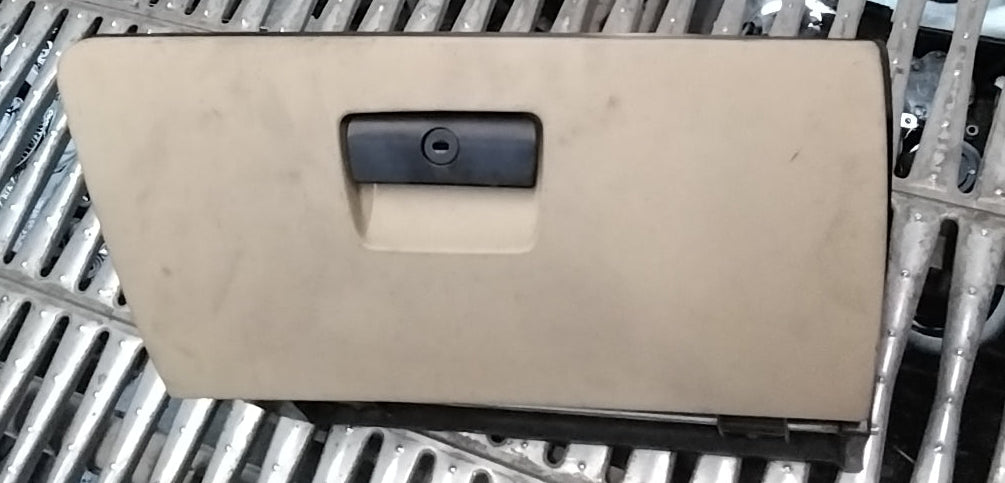 Vano portaoggetti bmw serie 3 codice 3456789012