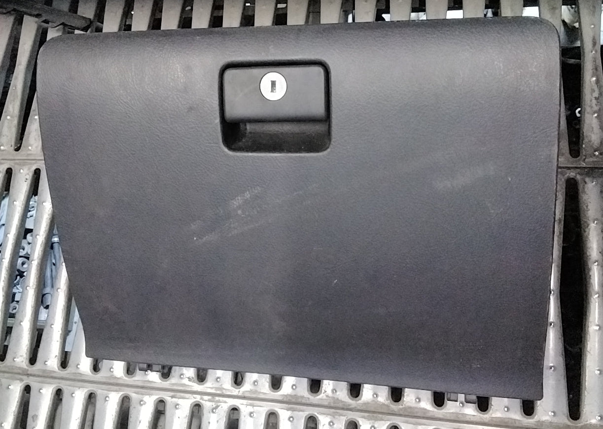 Vano portaoggetti toyota corolla codice 0F020