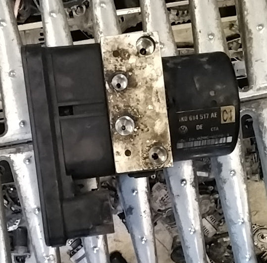 Centralina abs volkswagen golf 5 105cv anno 2007 codice 1K0907379AC
