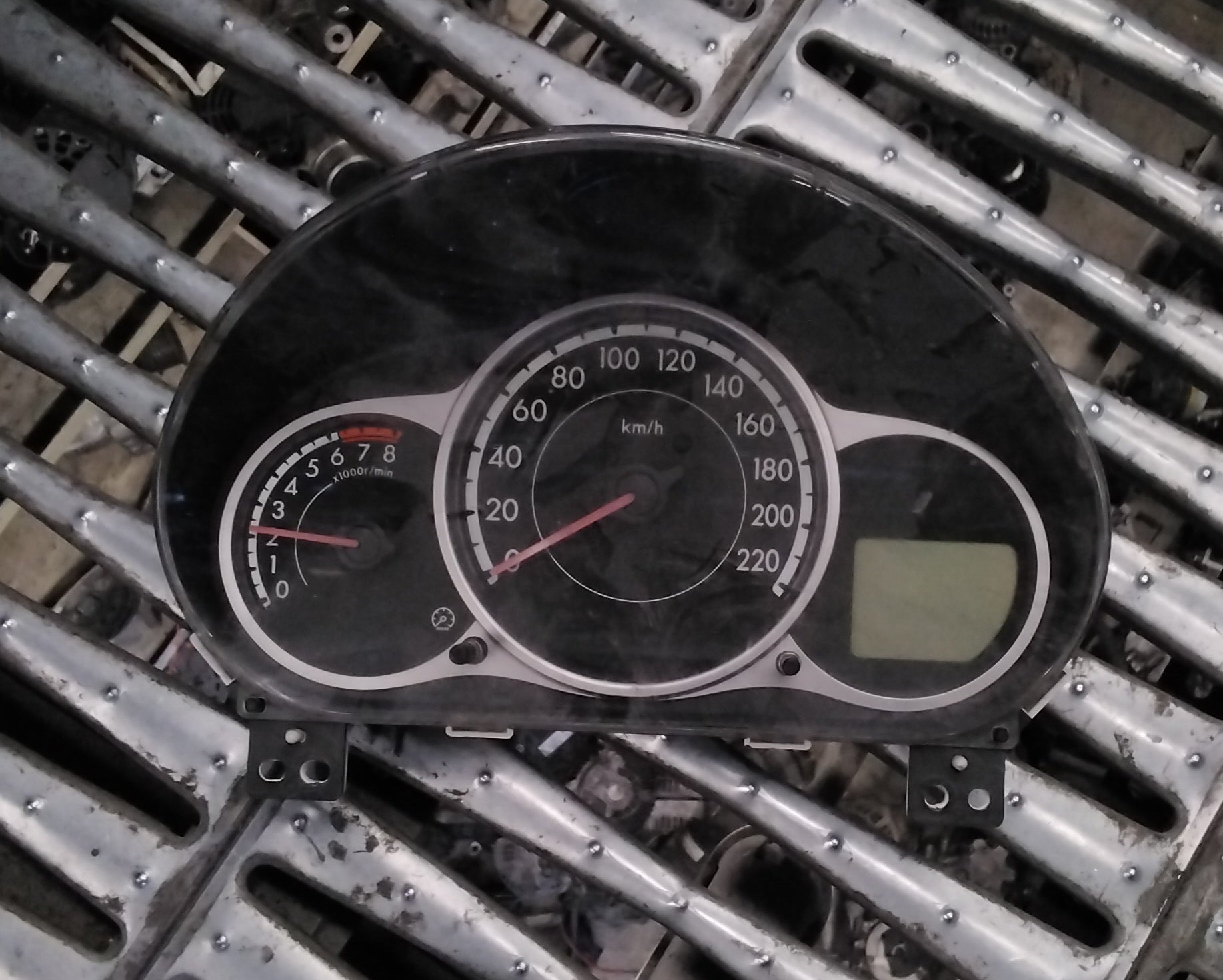 Quadro strumenti contachilometri mazda 2 codice DVDP75