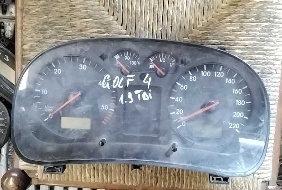 Quadro strumenti contachilometri Volkswagen golf 4 codice 1J0919860B
