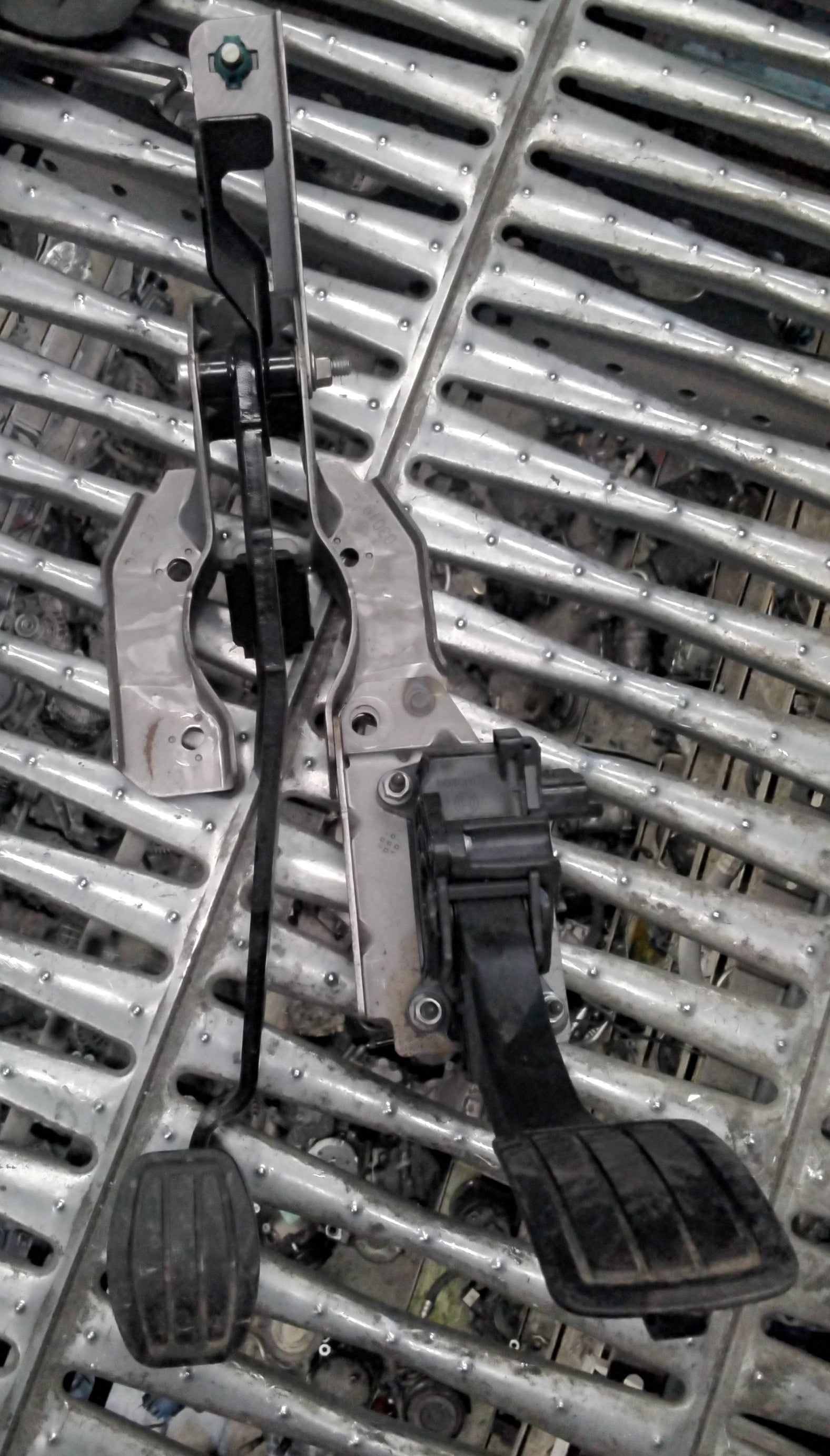 Pedaliera peugeot 308 codice 304723015