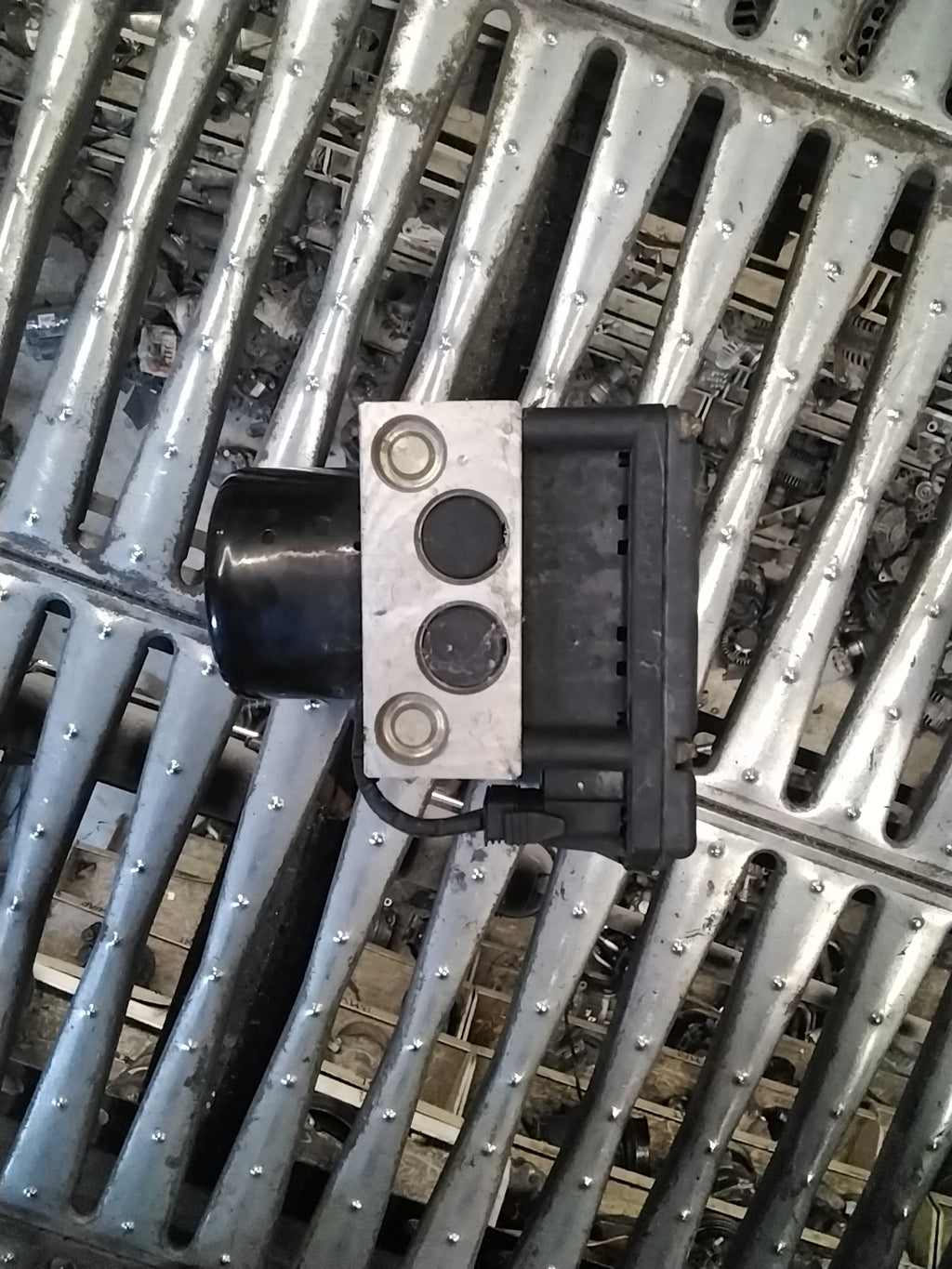 Centralina pompa abs volvo V70 benzina codice 9472969