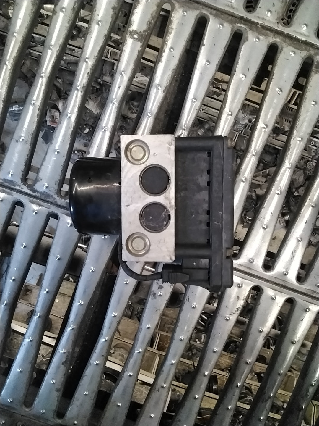 Centralina pompa abs volvo V70 benzina codice 9472969