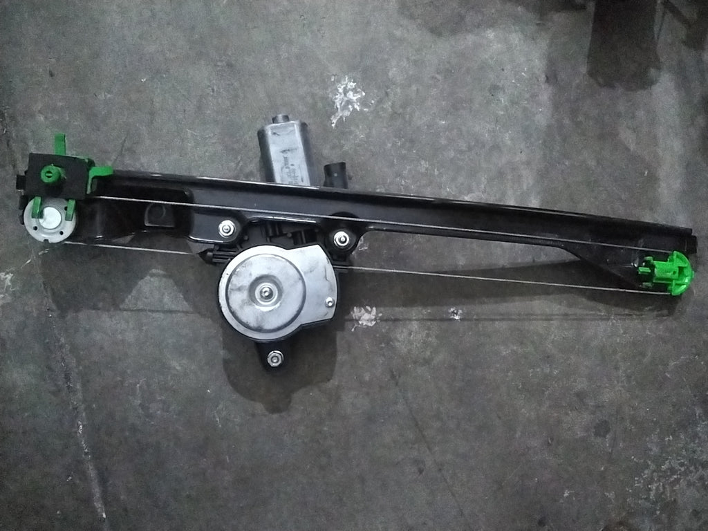 Motorino alzavetri anteriore sinistro fiat punto 3 porte anno 2001 codice D308404