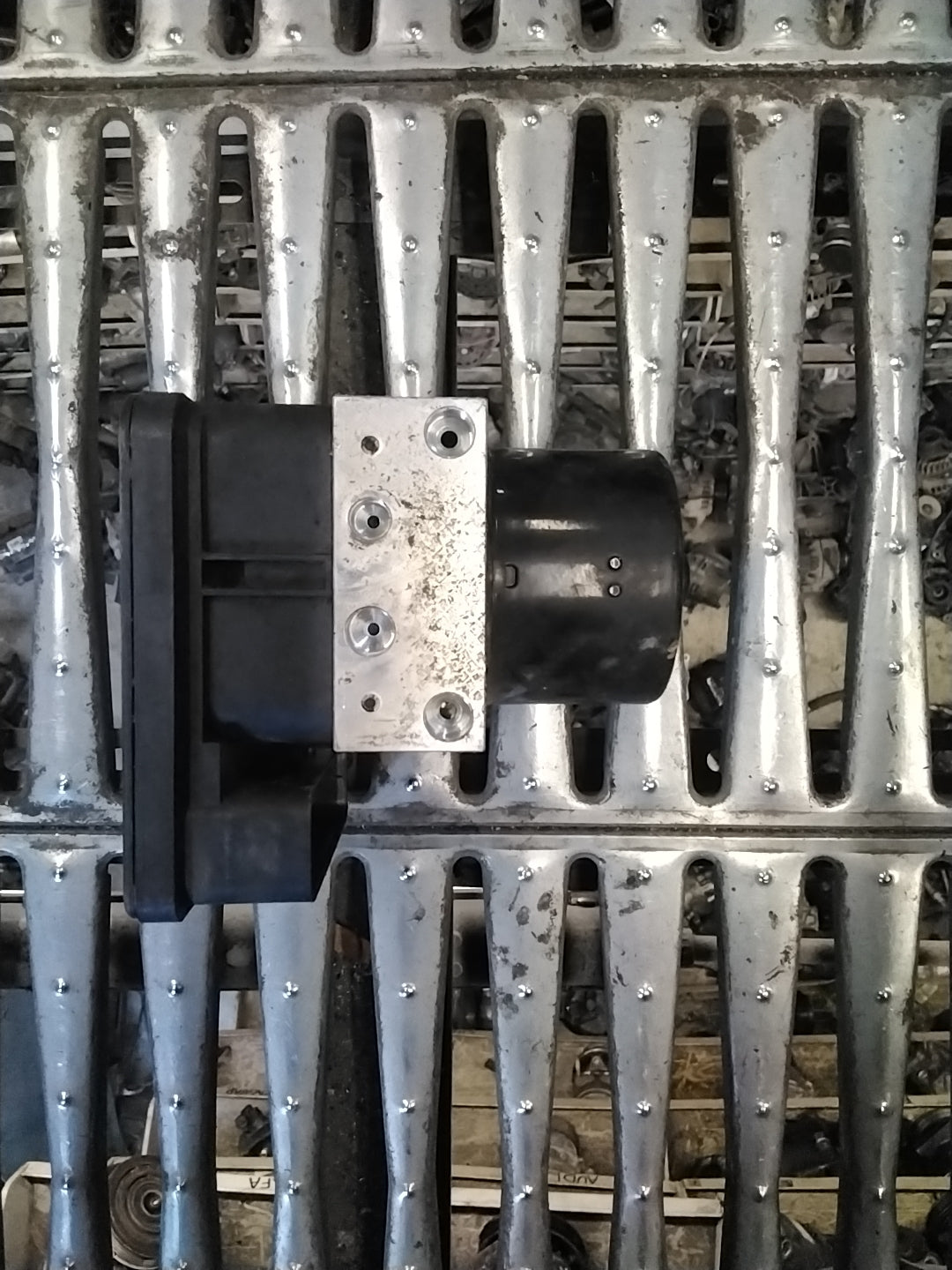 Pompa centralina abs Volvo s40 2.0 benzina anno 2008 codice 30794730AA