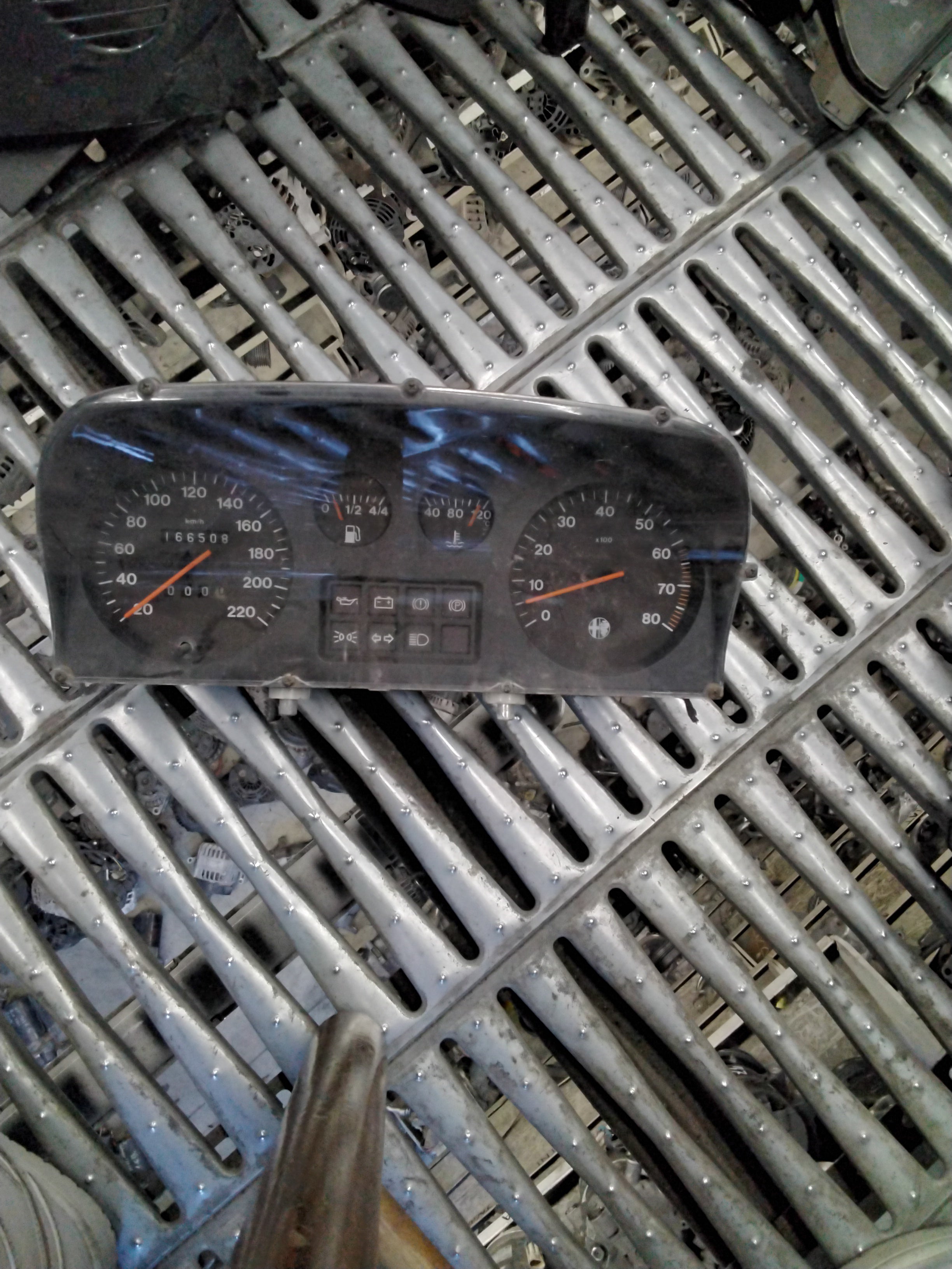 Quadro strumenti contachilometri alfa romeo 33 anno 1992 codice 08240239900