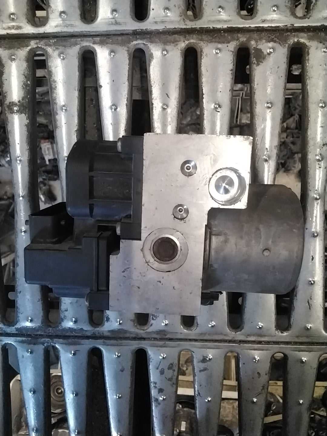 centralina abs toyota yaris 1.0 benzina anno 1999/2005 codice 0273004636