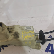 Carica l&#39;immagine nel visualizzatore di Gallery, Leva cambio Lancia Libra 1.9 Diesel anno: 2003 codice: 735304721 (sf4)
