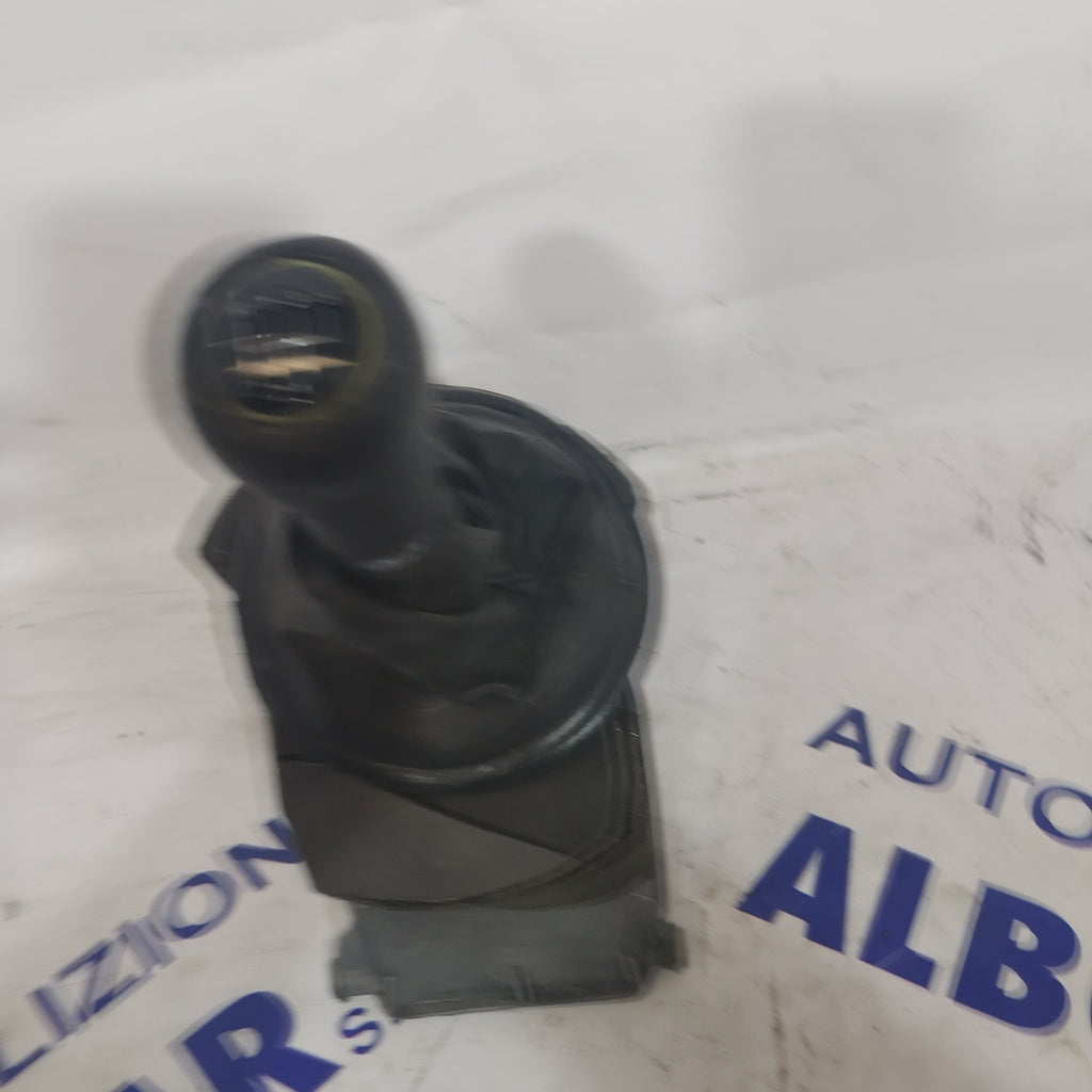 Leva cambio Audi A2 anno: 2004 con codice : 8Z0711246A (sf4)