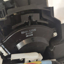 Carica l&#39;immagine nel visualizzatore di Gallery, leva  cambio toyota yaris dal 2004  con codice: 89451-52020  compatibile con toyota corolla, aygo con peugeot 107 (sf4)
