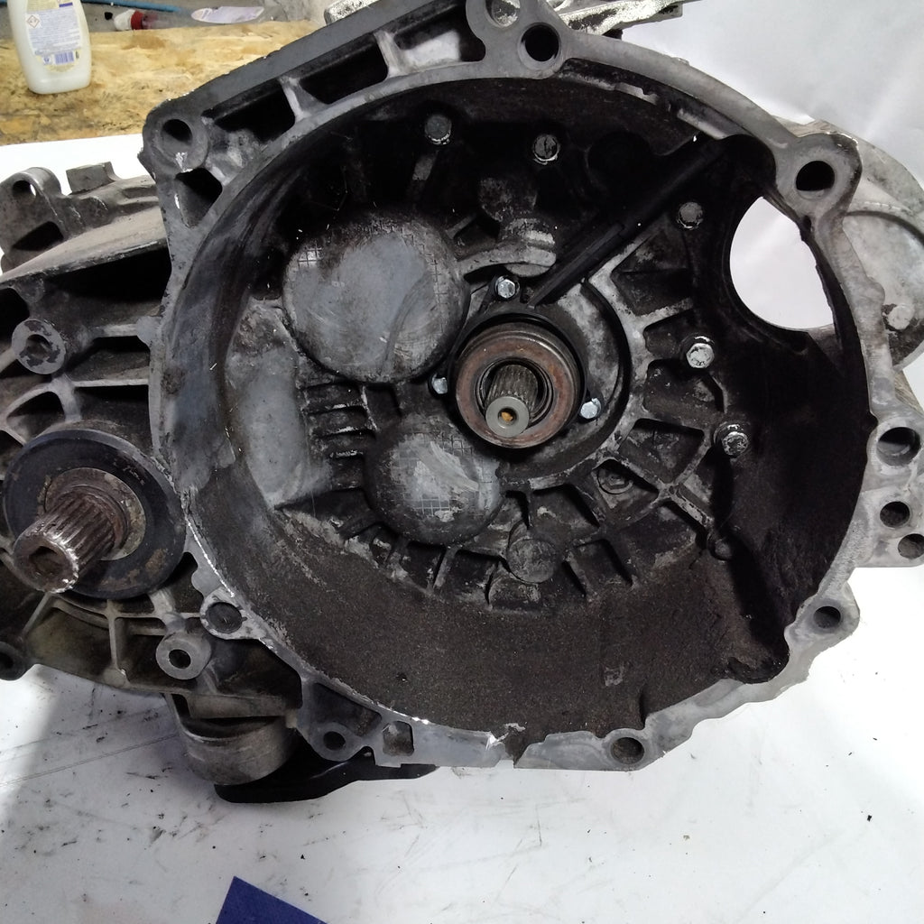 Gearbox Audi A3 / Passat / Golf 5 2.0 D 6 speed 103 kw manual year: 2004-2012 code: 02Q301107/02Q301103 (sf2)
