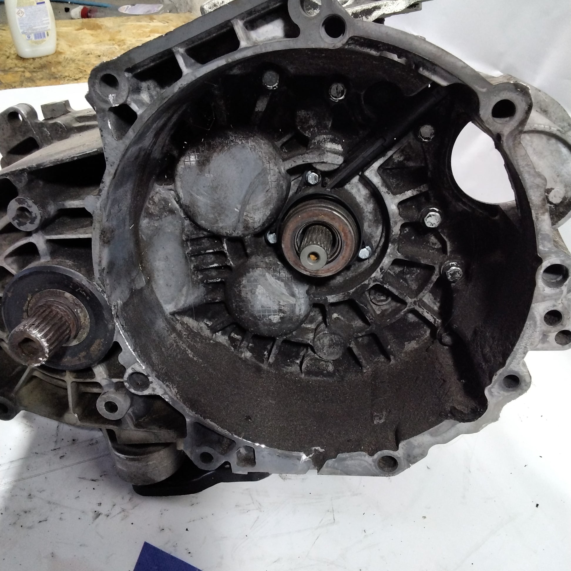 Gearbox Audi A3 / Passat / Golf 5 2.0 D 6 speed 103 kw manual year: 2004-2012 code: 02Q301107/02Q301103 (sf2)
