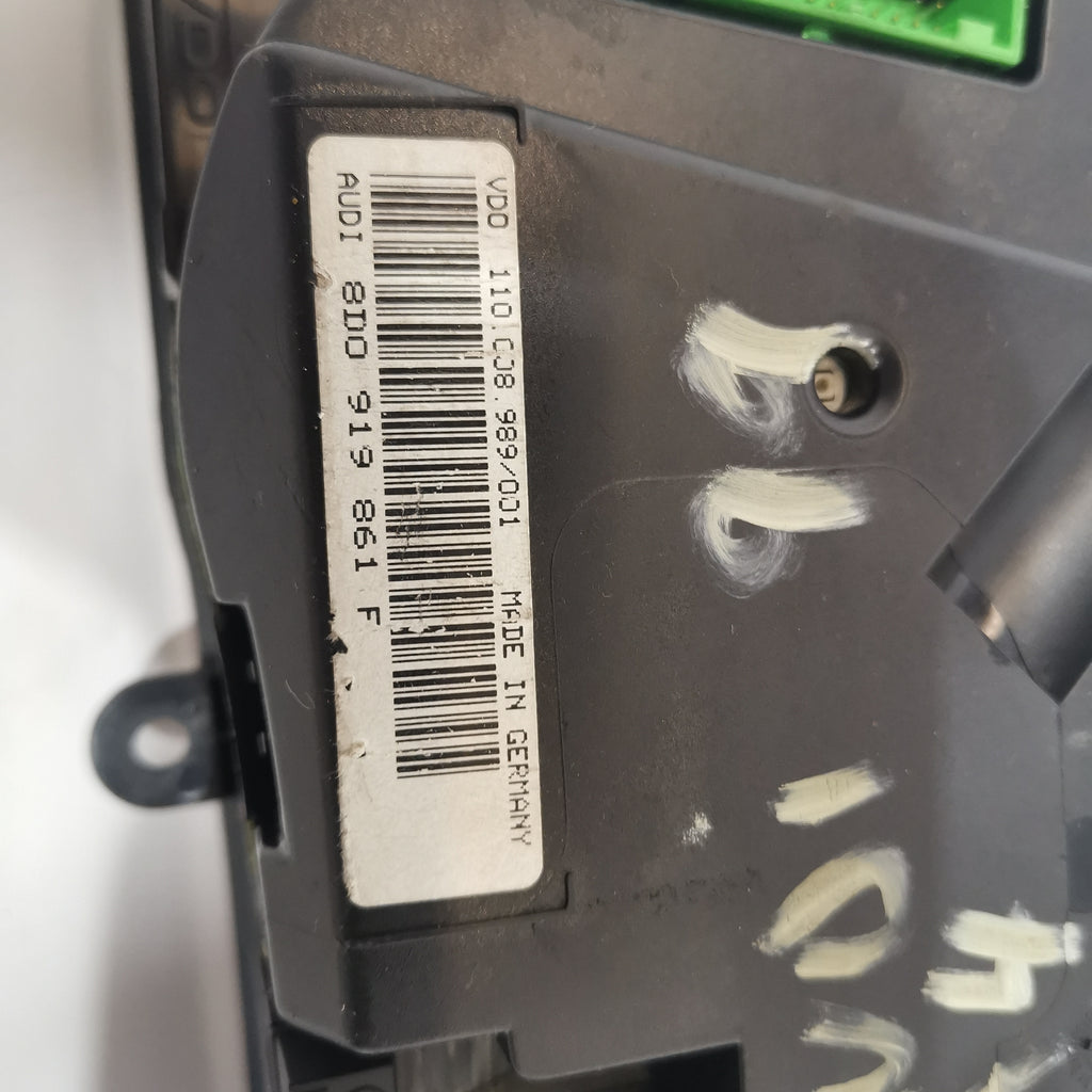 instrument cluster/odometer/gauge year:1999 model: audi A4 part number: 8DO919861F (sf7p2)