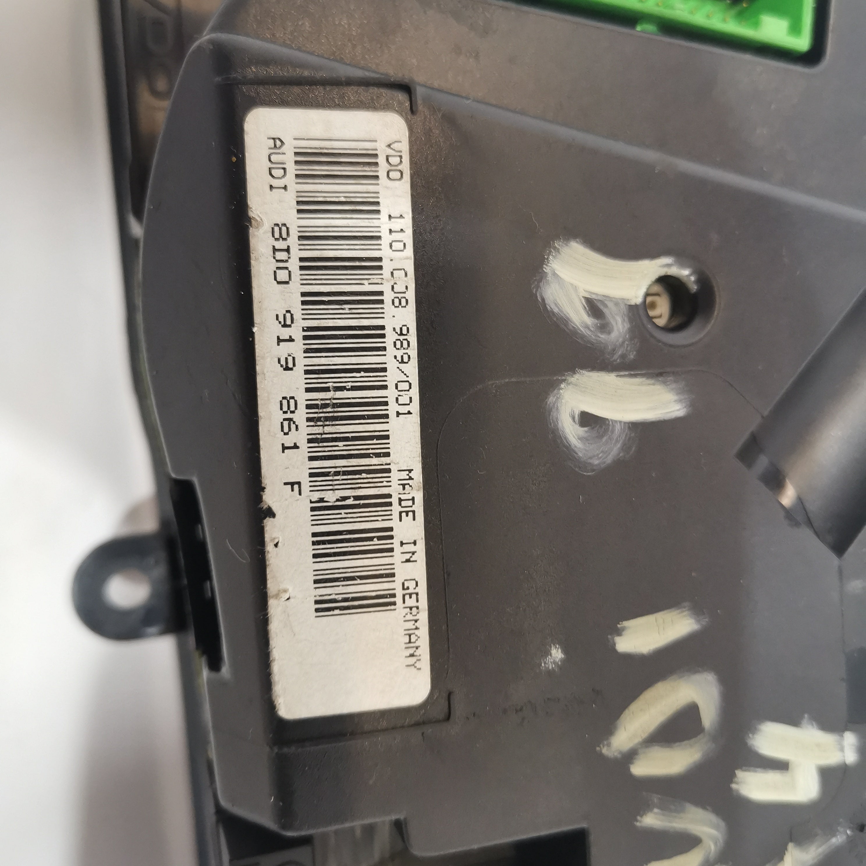instrument cluster/odometer/gauge year:1999 model: audi A4 part number: 8DO919861F (sf7p2)