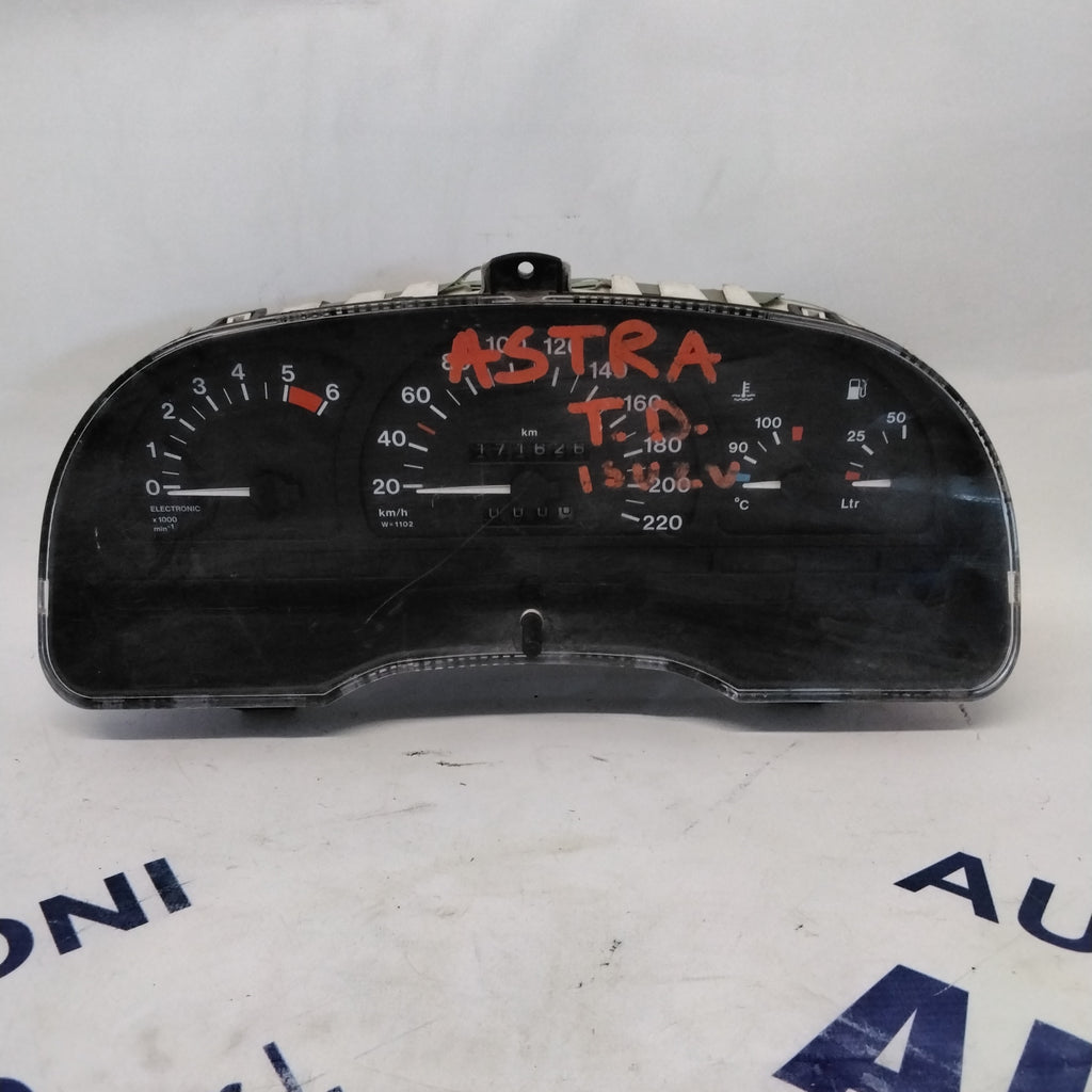 instrument cluster/speedometer/gauge cluster Opel Astra 1.6 year 98 part number: 87001219 (sf7p2)