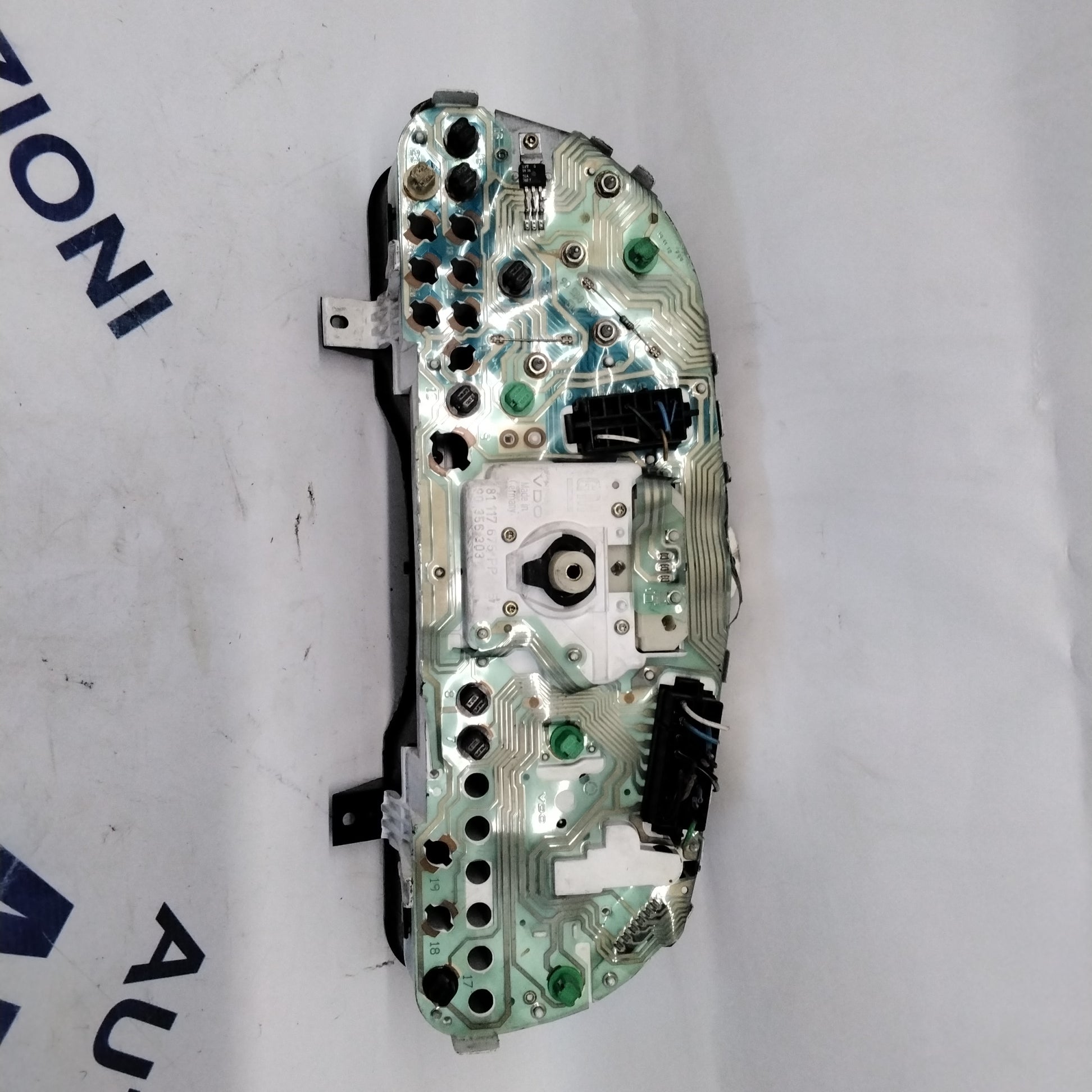 instrument cluster/speedometer/gauge cluster Opel Astra 1.6 year 98 part number: 87001219 (sf7p2)