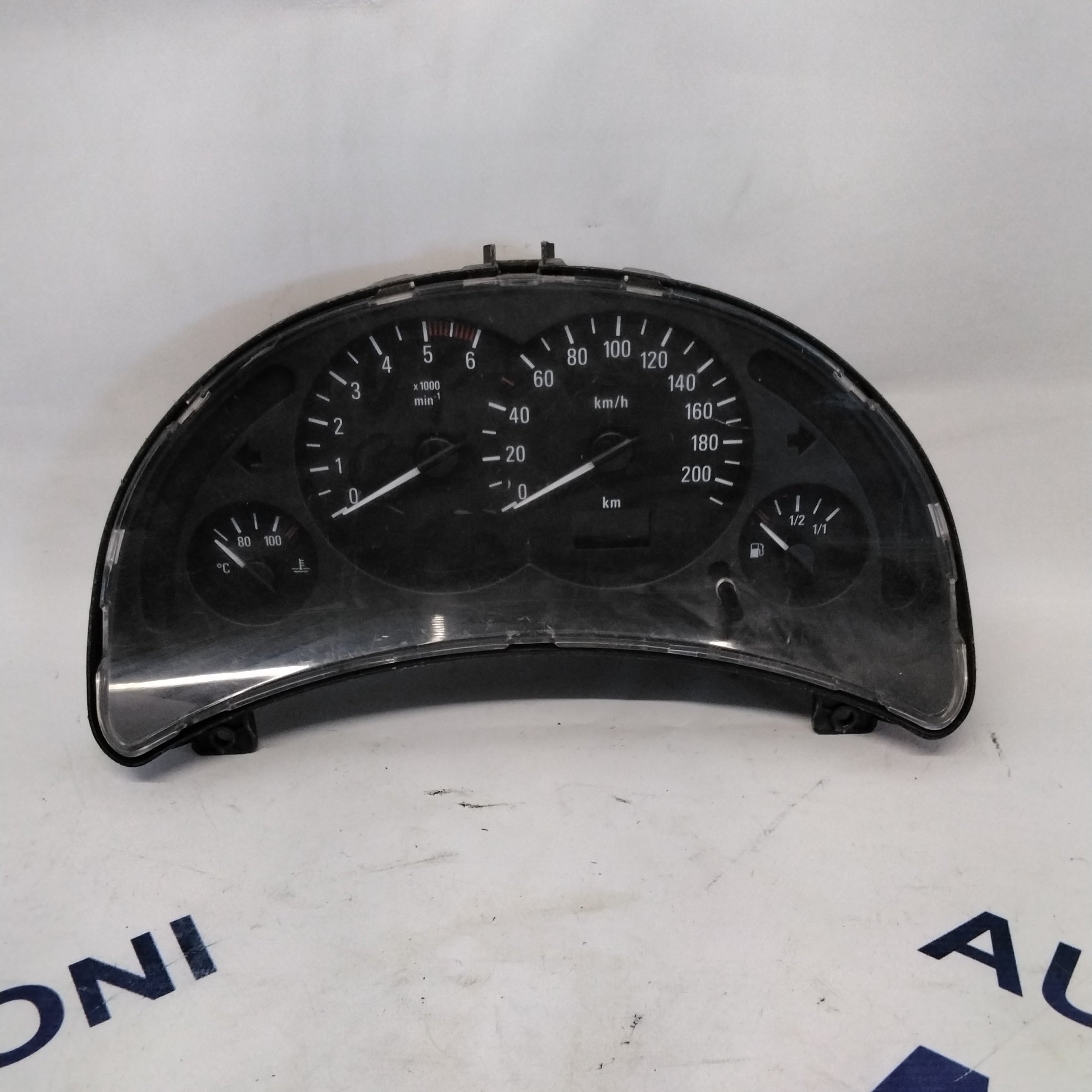 instrument cluster/speedometer/gauge Opel Corsa year: 2000 code: 13173347WA (sf7p2)