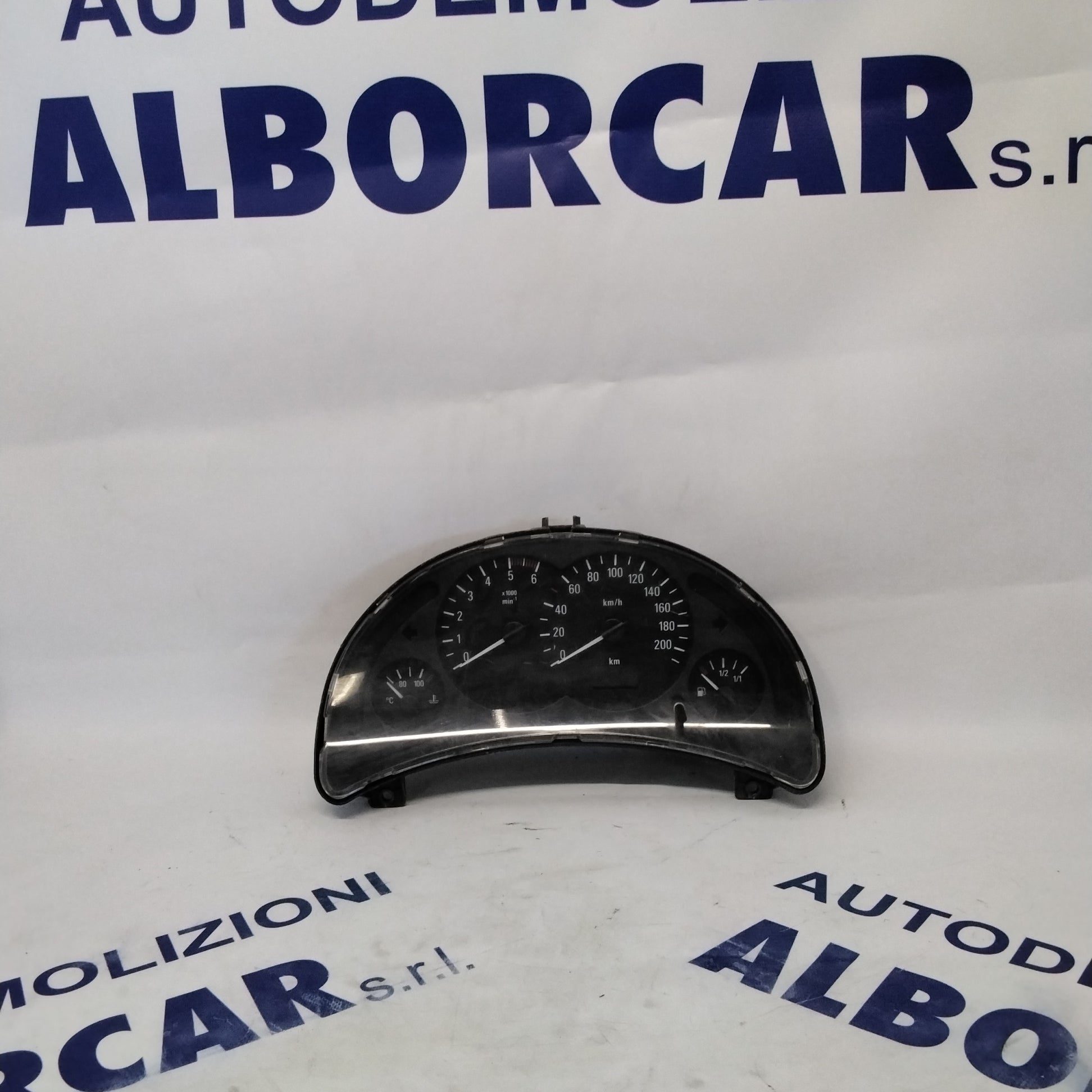 instrument cluster/speedometer/gauge Opel Corsa year: 2000 code: 13173347WA (sf7p2)