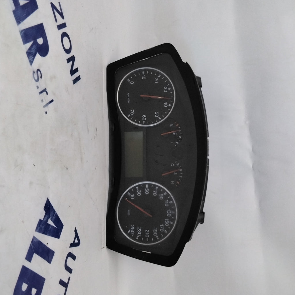 quadro strumenti/contachilometri/ veglia fiat croma 1.9 anno 2005 codice : 51735925