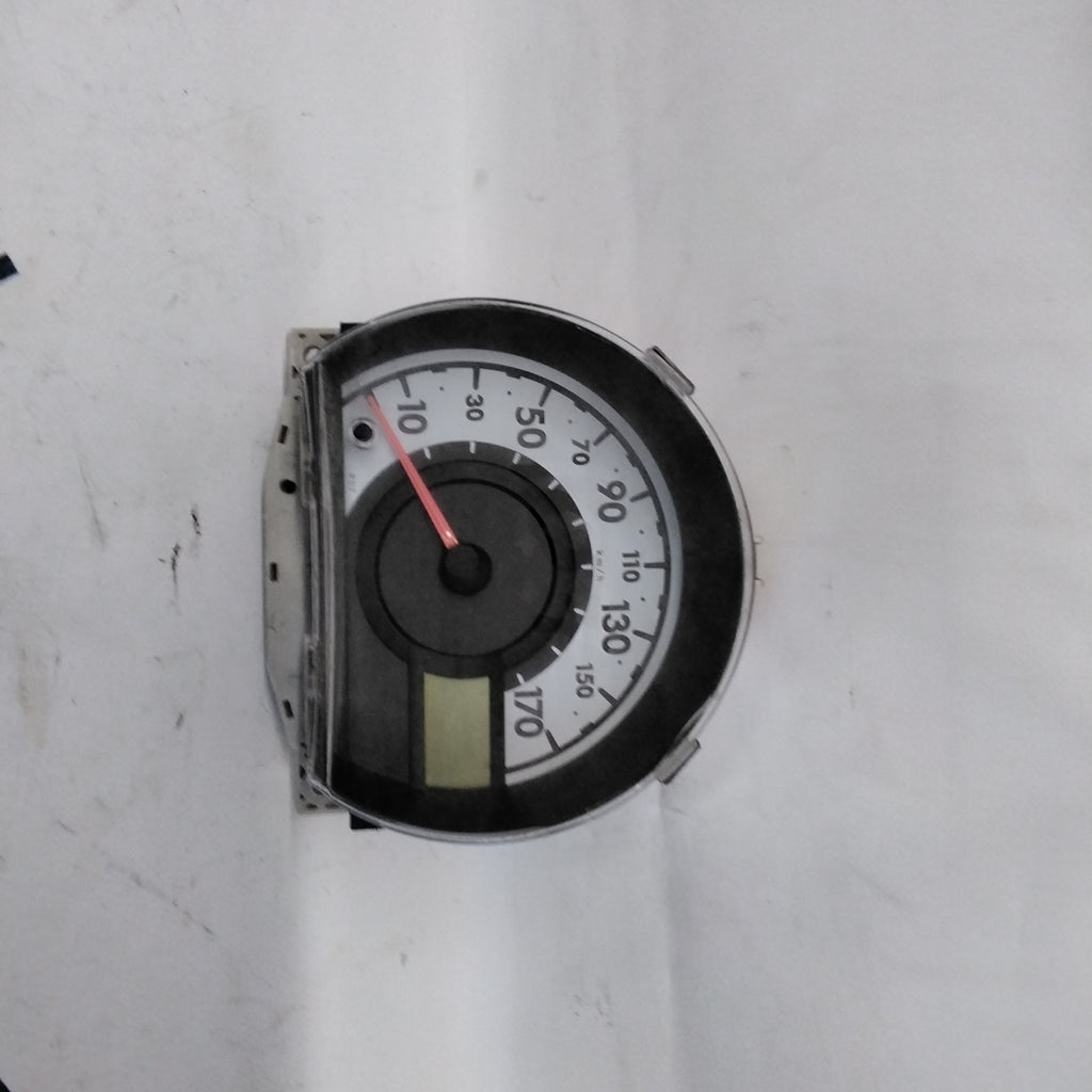 dashboard/speedometer/instrument panel Peugeot 107 year: 2005 code: 838000H (sf7p2)