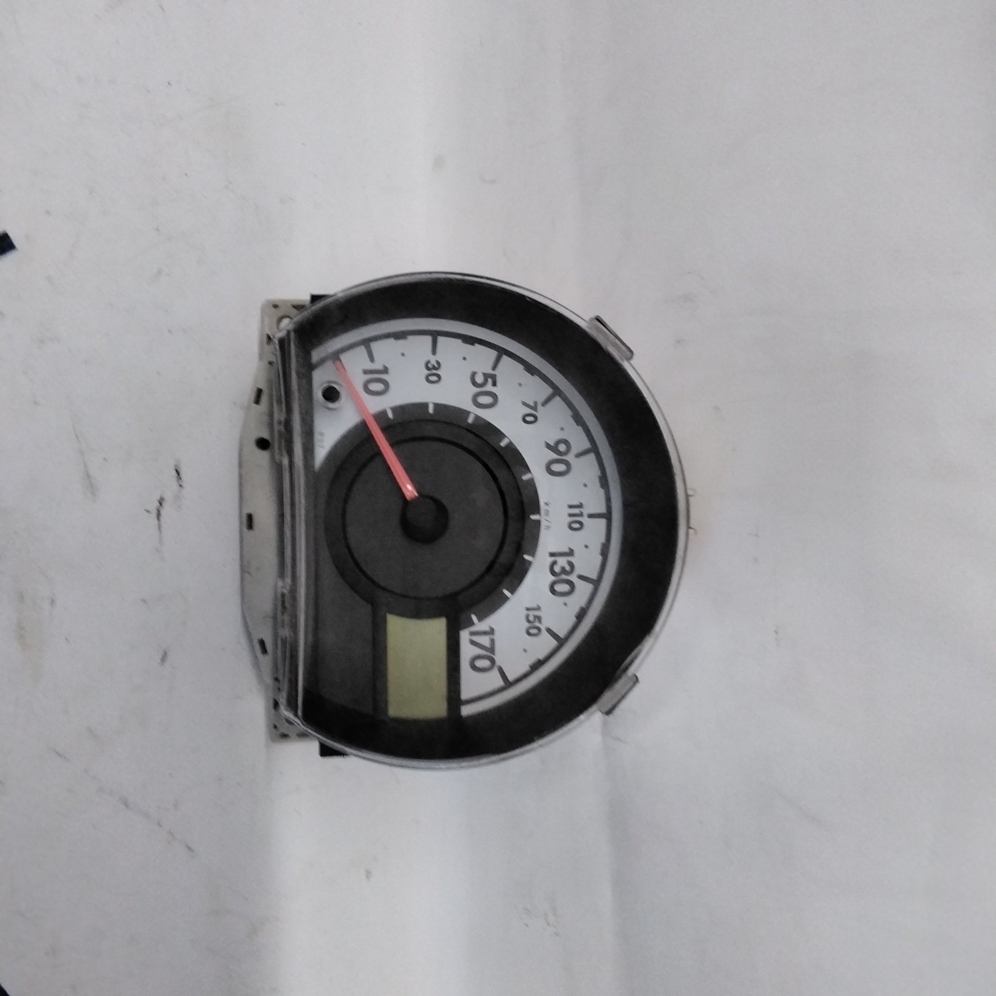 dashboard/speedometer/instrument panel Peugeot 107 year: 2005 code: 838000H (sf7p2)