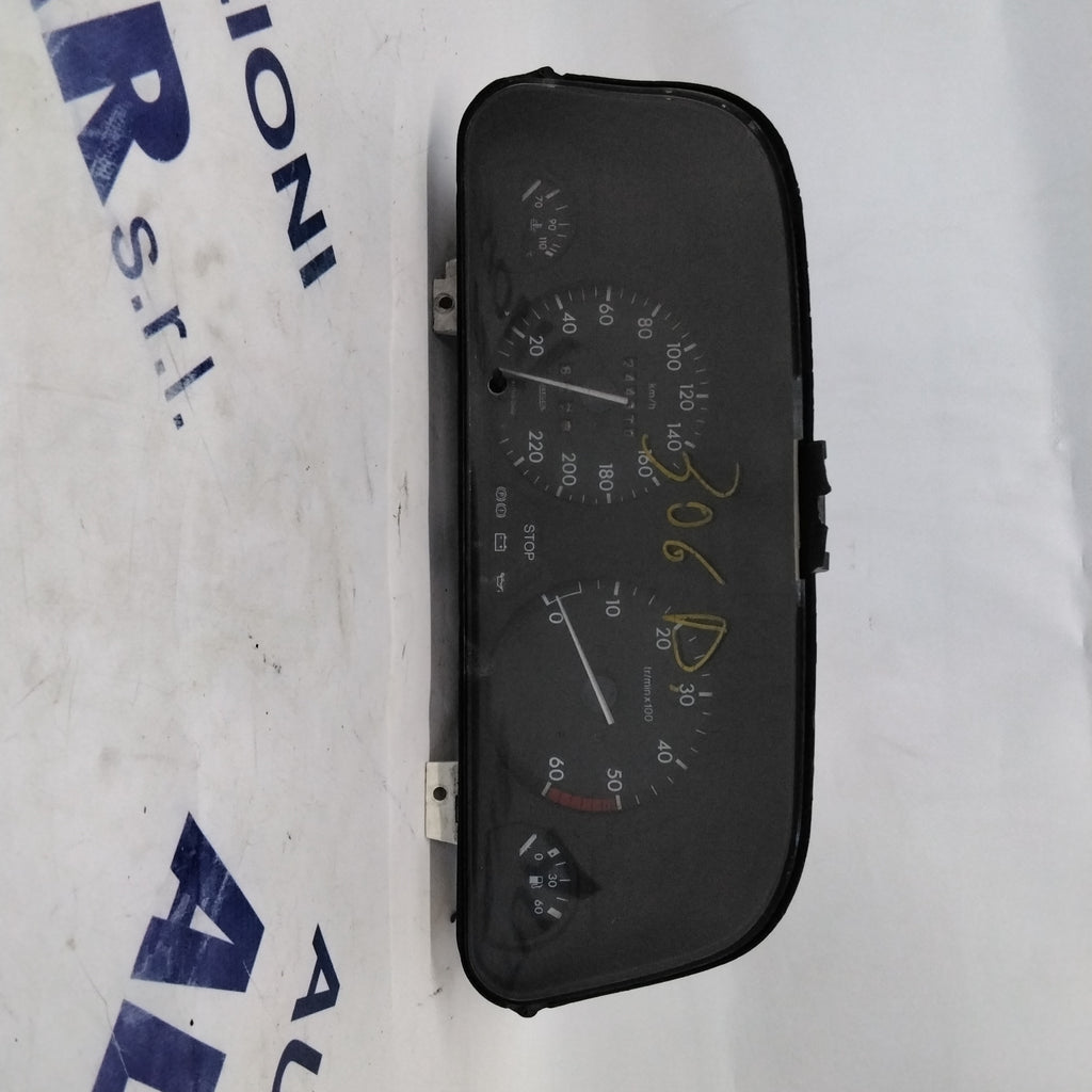 instrument cluster/speedometer/gauge Peugeot 306 diesel year 2000 code: 9619194080 (sf7p2)