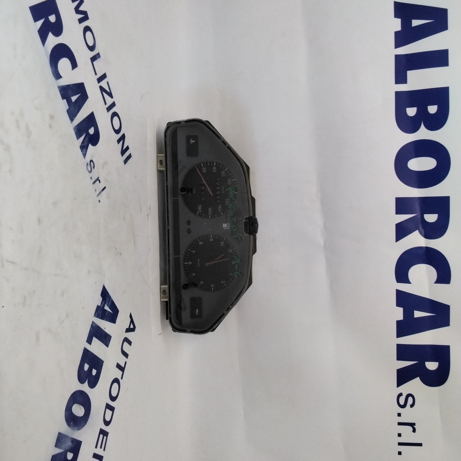 quadro strumenti/contachilometri/ veglia peugeot 106 benzina anno: 91/96 codice: 87001250 /88568010
