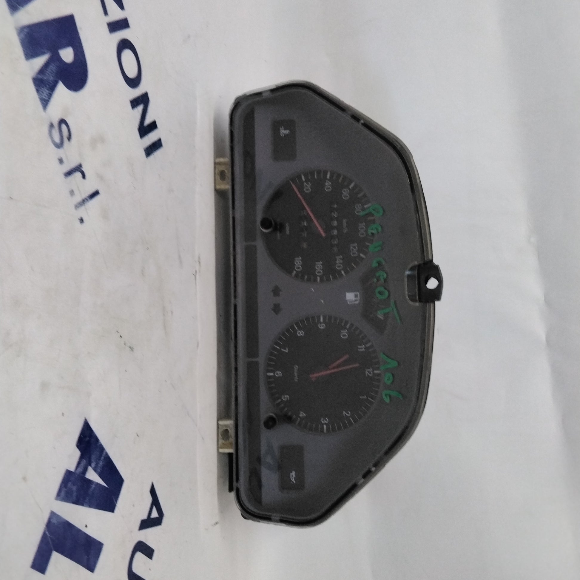 quadro strumenti/contachilometri/ veglia peugeot 106 benzina anno: 91/96 codice: 87001250 /88568010