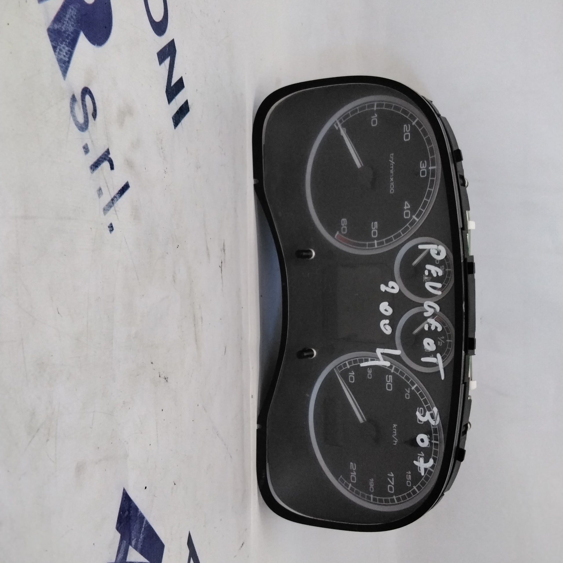 instrument cluster/speedometer/gauge Peugeot 307 2.0 year 2004 code:216518625(sf7p2)