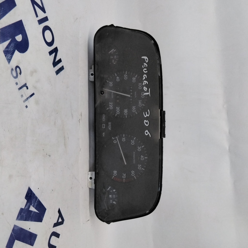 instrument cluster/speedometer/gauge Peugeot 306 1.4 petrol year: 1997 part number: 09033502031 (sf7p2)