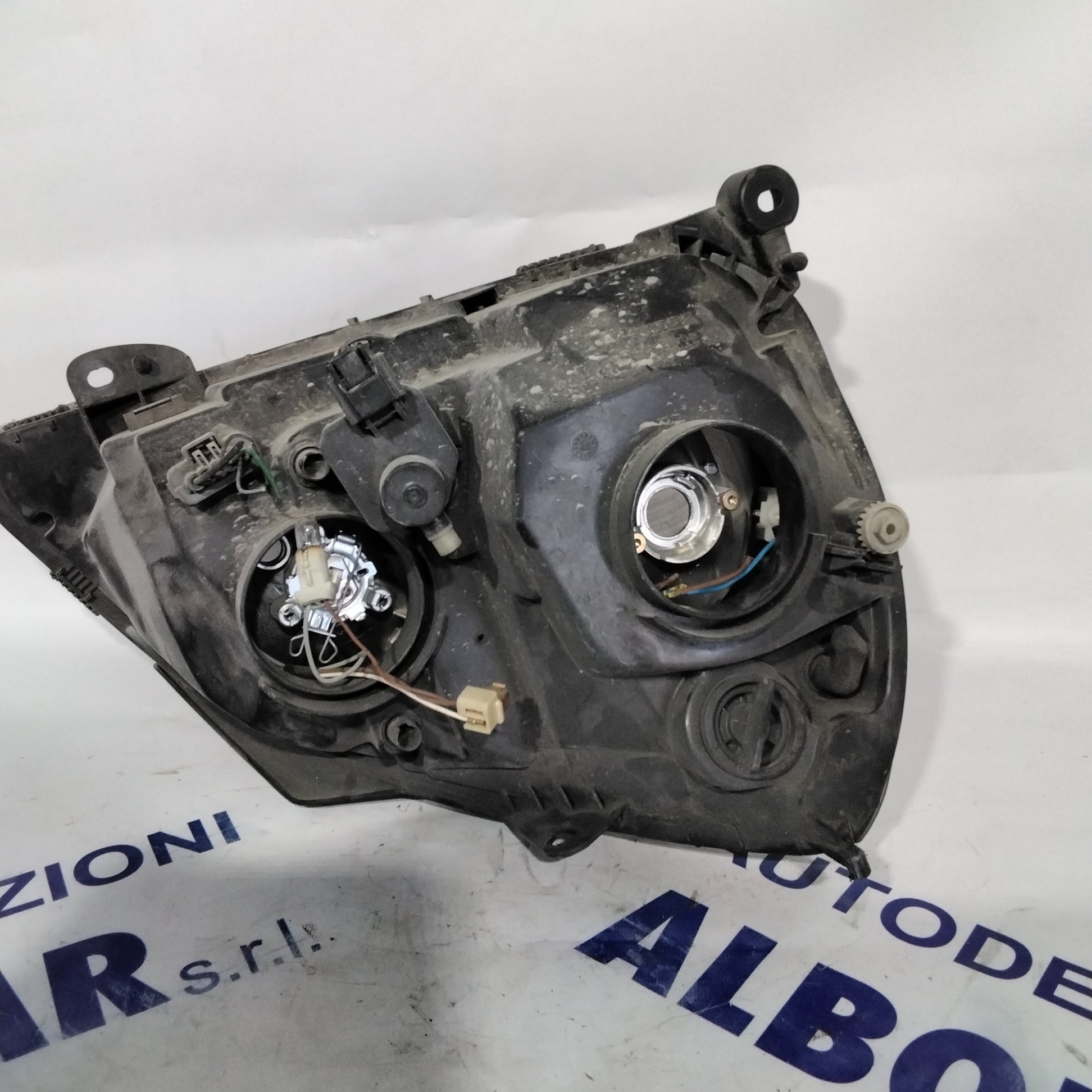 Left headlight Renault Clio year 2003 code: 15601700