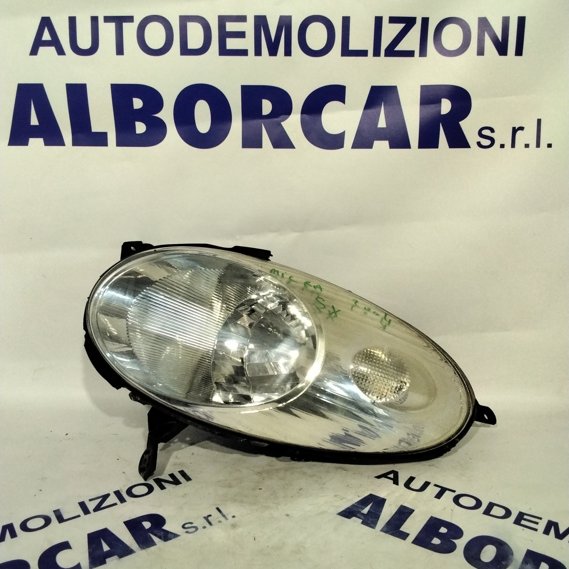 Faro fanale nissan micra sinistro anno 2005 codice: 89900074 (sf8p4)