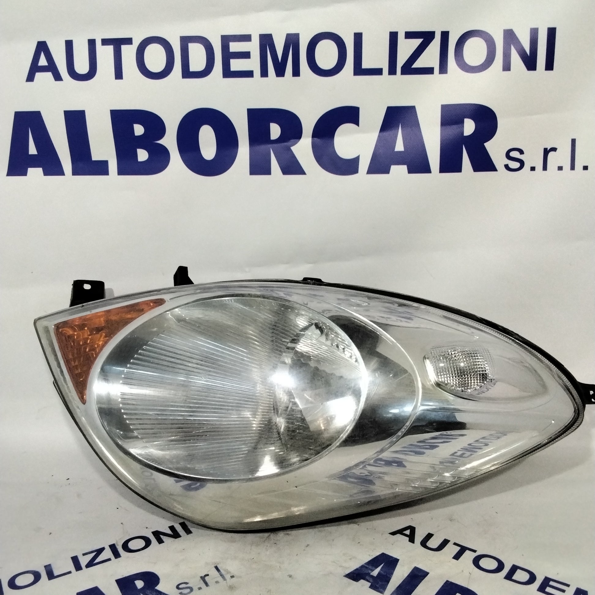 Headlight Nissan Note left year 2007 code: 260609u100 (sf8p4)