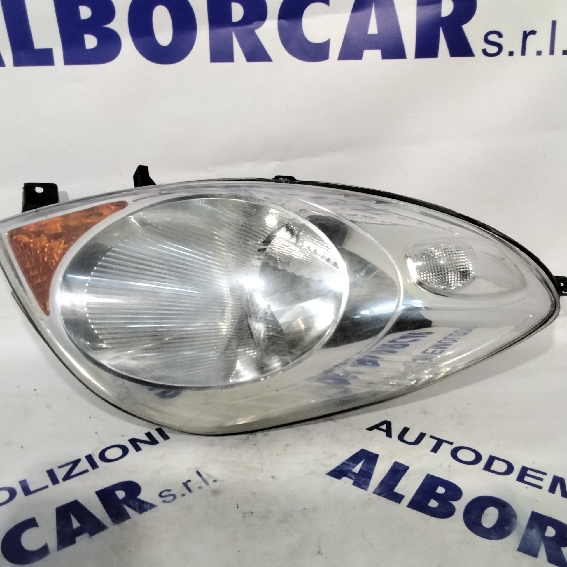 Headlight Nissan Note left year 2007 code: 260609u100 (sf8p4)