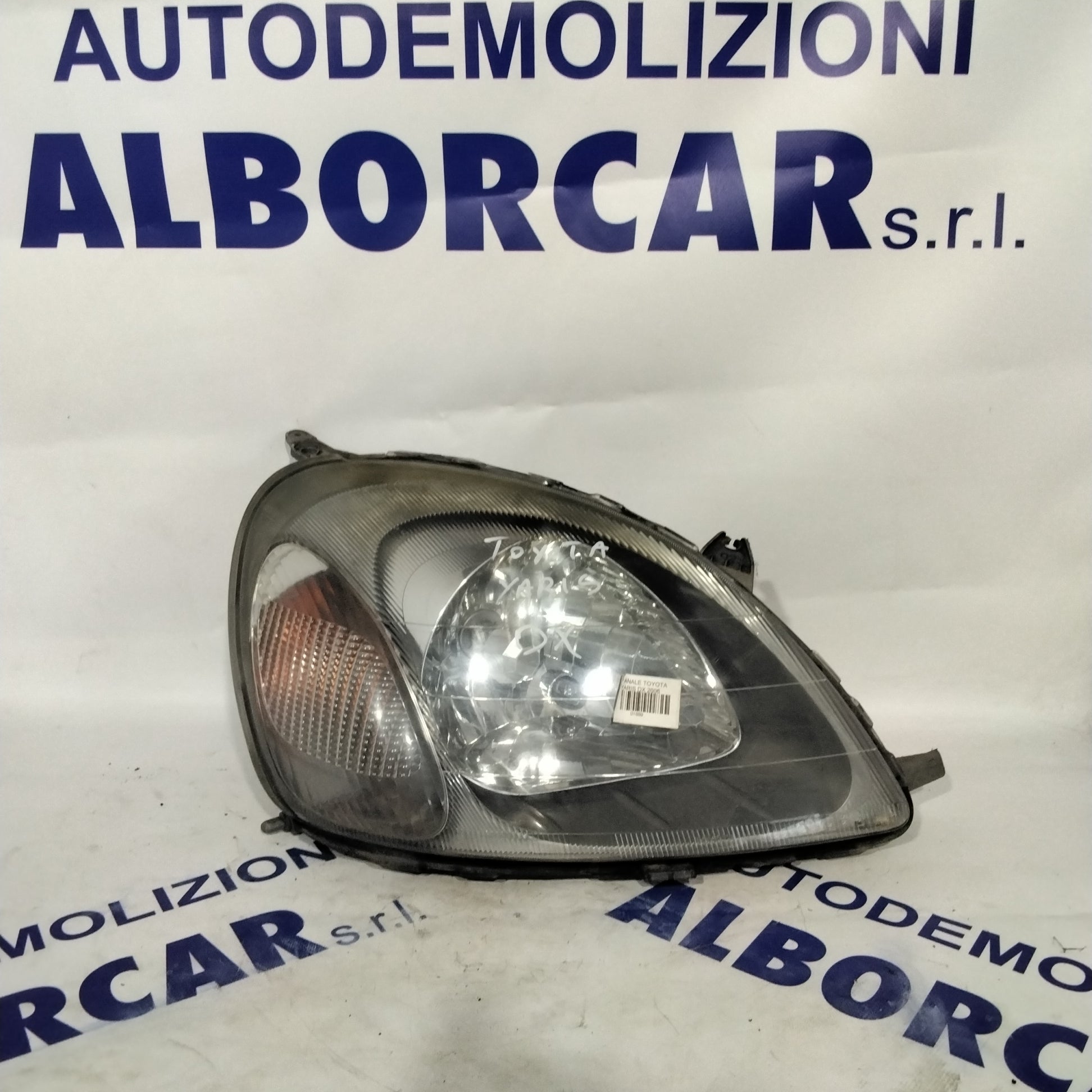 Left headlight Toyota Yaris year 2003 code: 21211A2L (sf8p4)