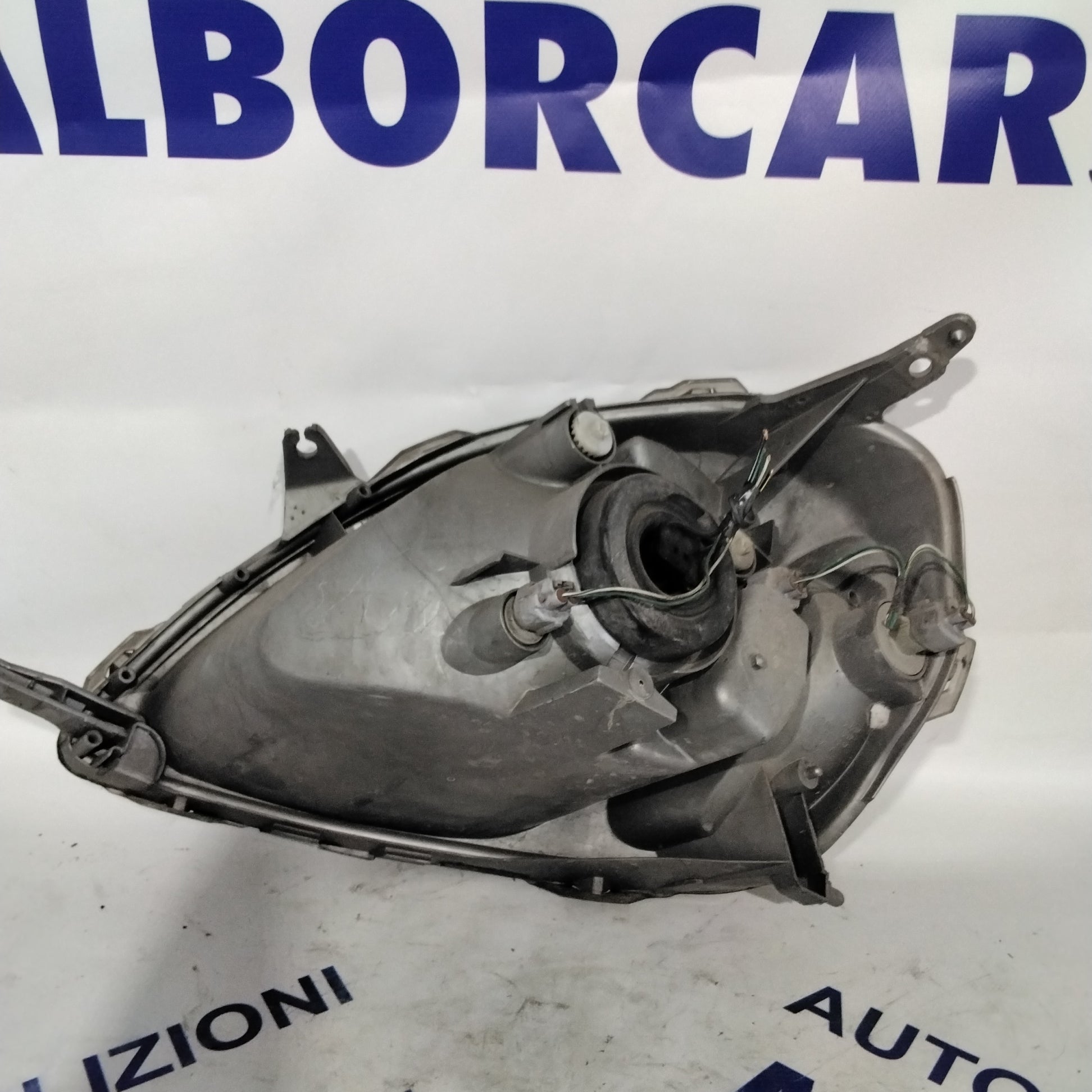 Left headlight Toyota Yaris year 2003 code: 21211A2L (sf8p4)