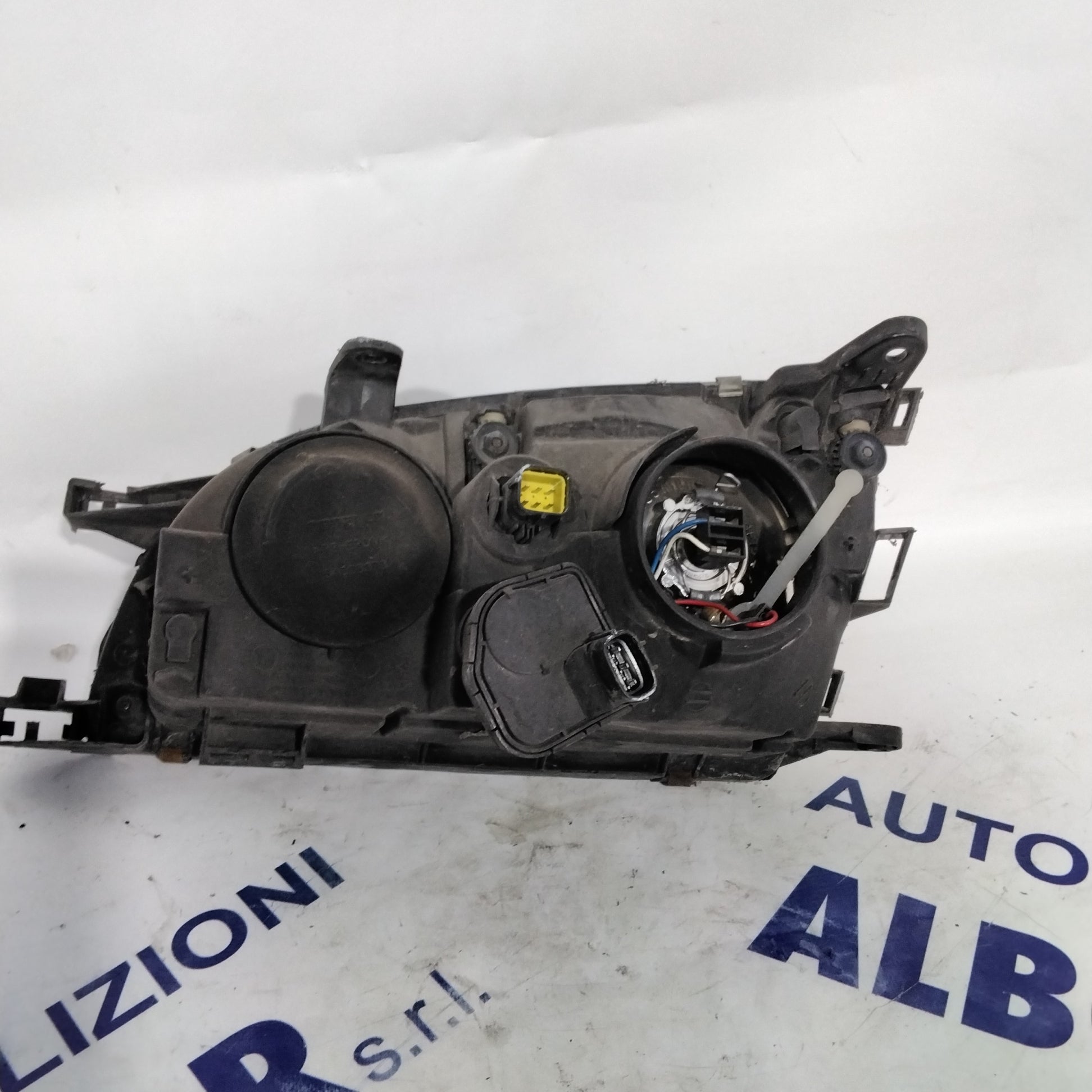 Right headlight Toyota Avensis year 2000 code: 54533365(sf8p4)