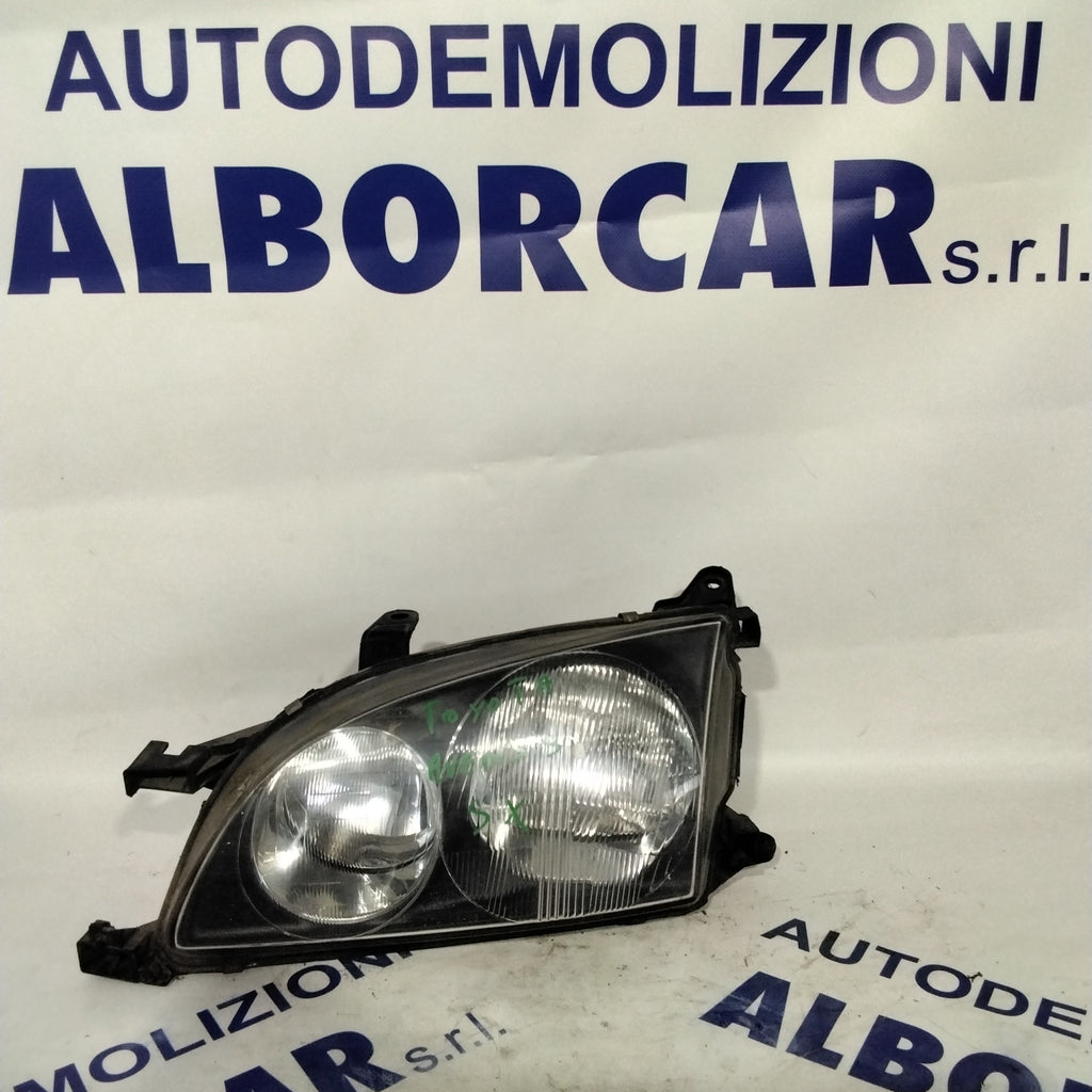 Headlight Nissan Avensis left 2000 code: 54533366 (sf8p4)