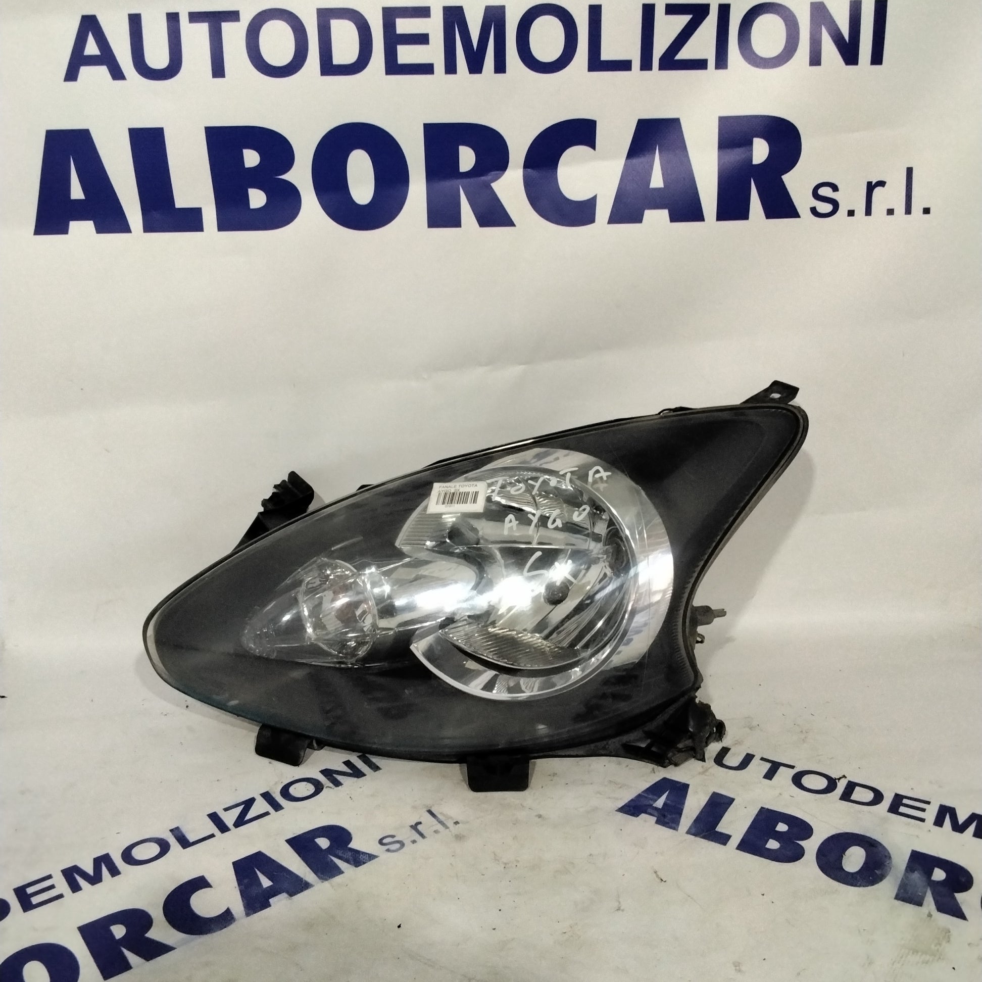 Headlight Toyota Aygo left side year 2005 code: 21211K2L (sf8p4)