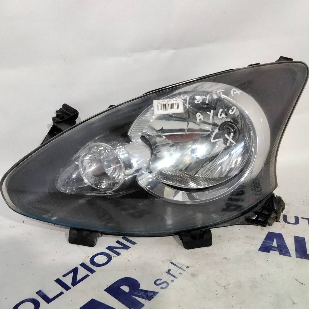 Headlight Toyota Aygo left side year 2005 code: 21211K2L (sf8p4)