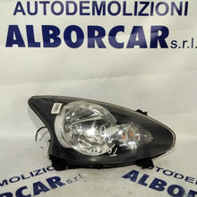 Carica l&#39;immagine nel visualizzatore di Gallery, Faro fanale toyota aygo destro anno 2005 codice: 811100H010 (sf8p4)
