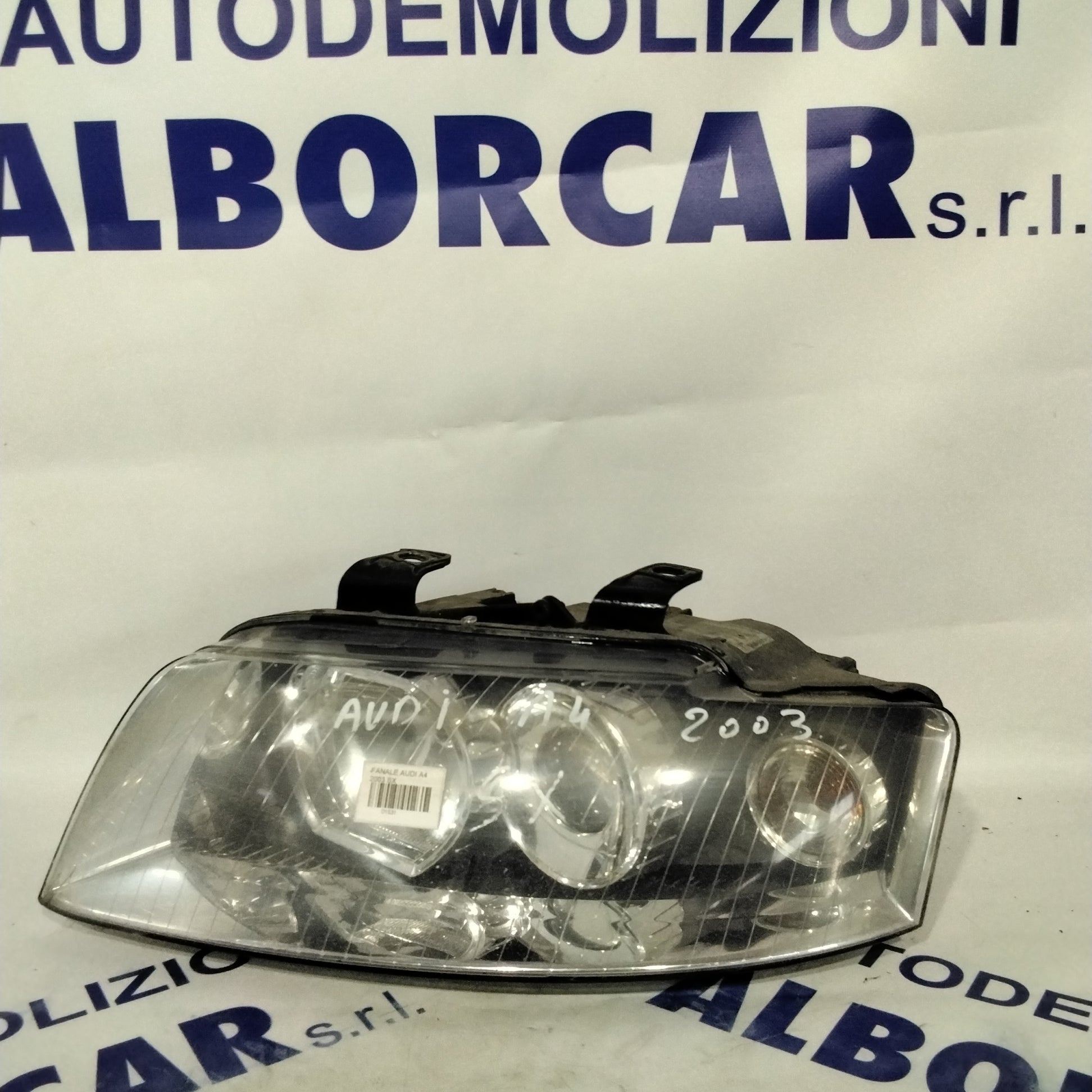 Audi A4 left headlight, year 2003, code: 89305690 (sf8p5)