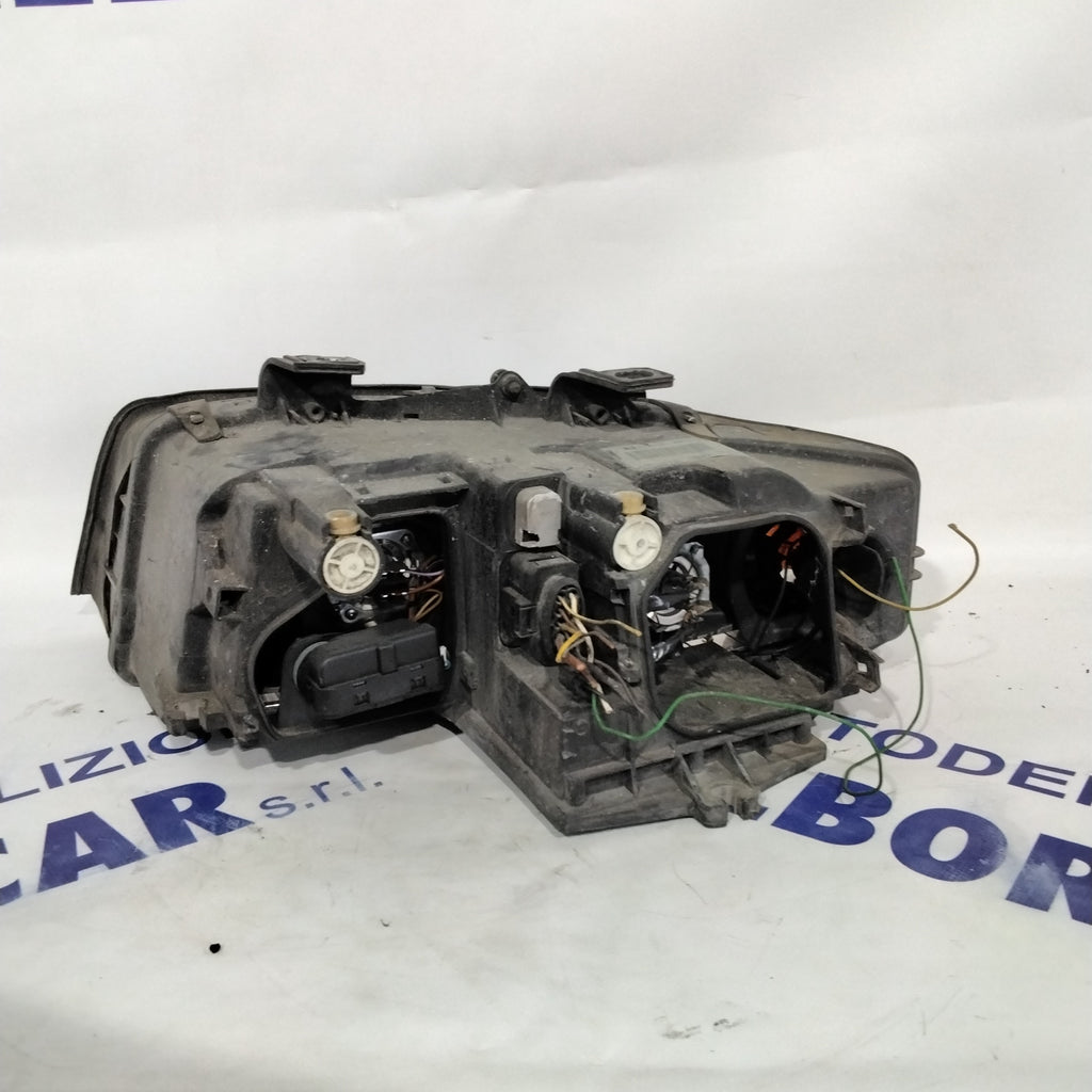 Headlight Audi A4 right side year 2003 code: 89305700 (sf8p5)
