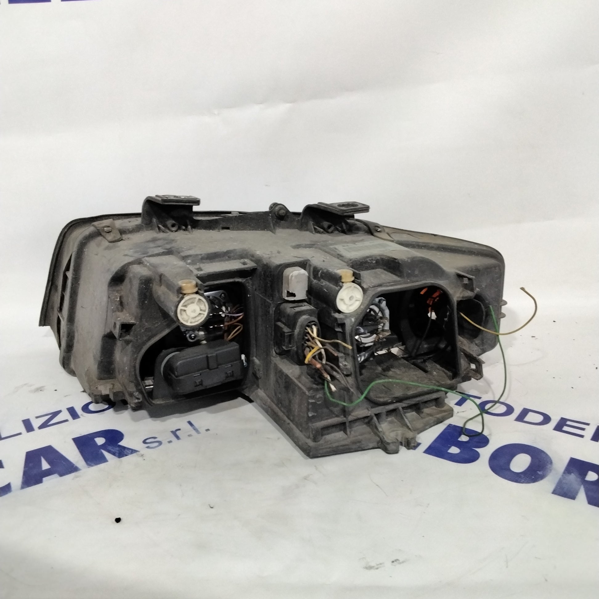 Headlight Audi A4 right side year 2003 code: 89305700 (sf8p5)