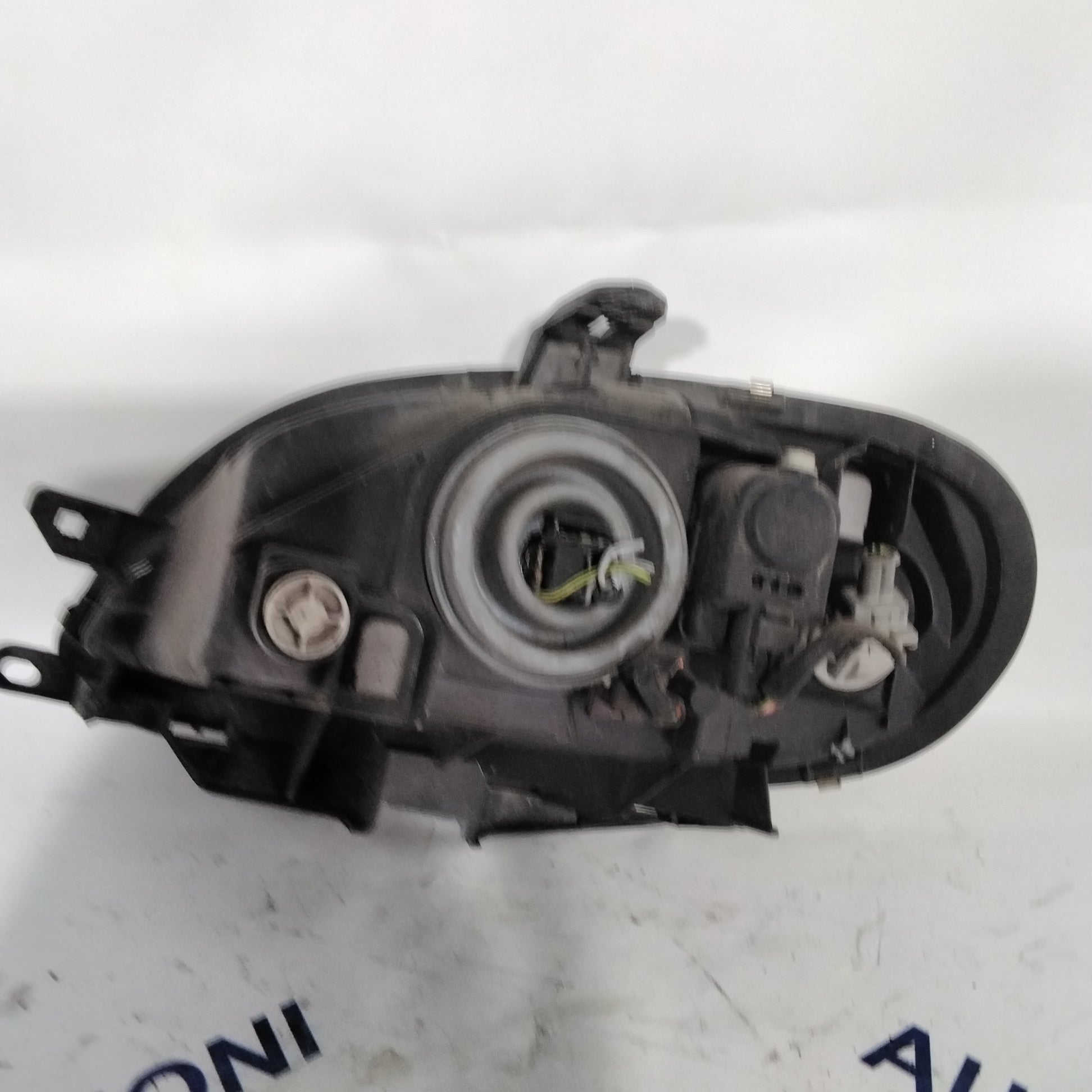 Right headlamp Citroen Saxo year 2001 code: 89004404 (sf8p4)