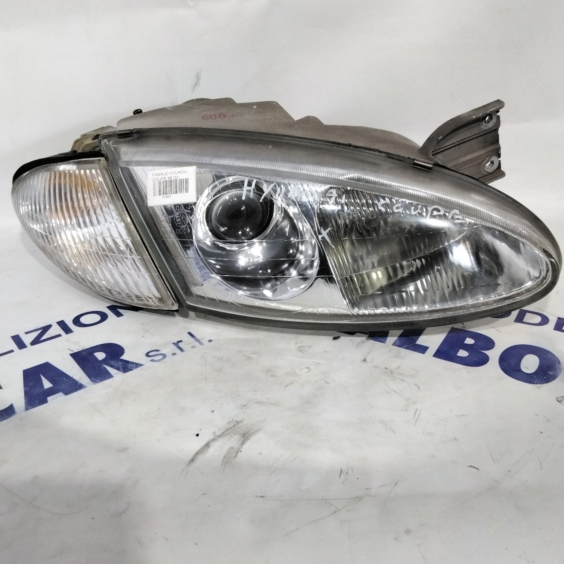 Right Hyundai Coupe headlight year 1998 code: 1010495 (sf8p4)